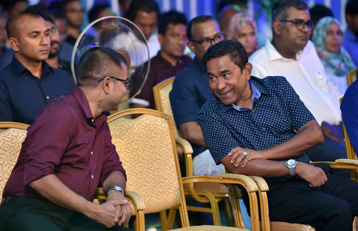 މާލެ: އޮކްޓޯބަރު 8، 2017: އެމްޑަބްލިއުއެސްސީގެ ފެން އުފައްދާ އާ މަރުކަޒު، "އާރް.އޯ. އެނެކްސް" ހުޅުވުމަށް ބޭއްވި ރަސްމިއްޔާތުގައި ރައީސް ޔާމީން(ކ) އަދި ޓޫރިޒަމް މިނިސްޓަރު މޫސާ ޒަމީރު(ވ) ވާހަކަ ދައްކަވަނީ.-- ފޮޓޯ: ރައީސް އޮފީސް