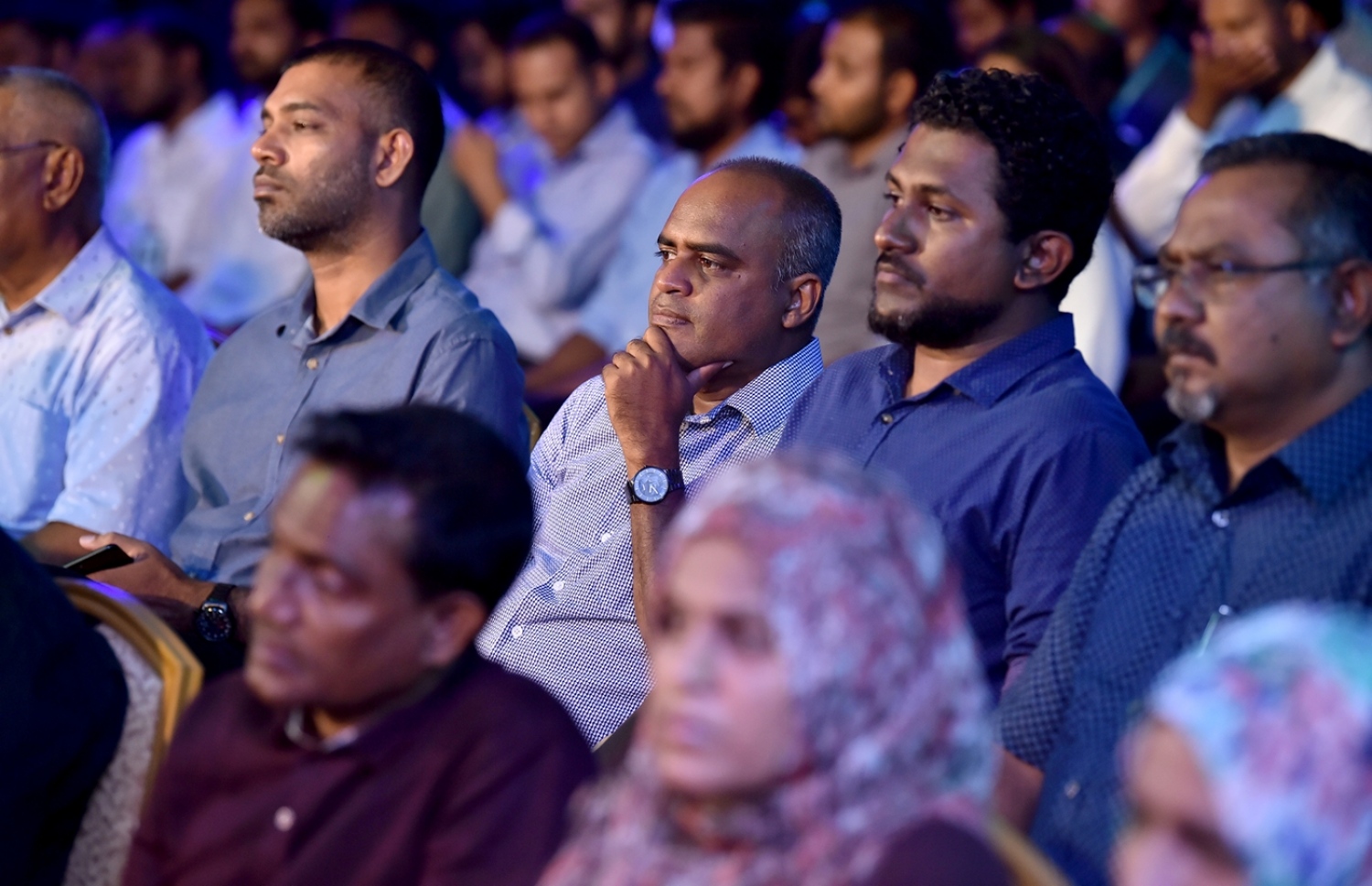 މާލެ: އޮކްޓޯބަރު 8، 2017: އެމްޑަބްލިއުއެސްސީގެ ފެން އުފައްދާ އާ މަރުކަޒު، "އާރް.އޯ. އެނެކްސް" ހުޅުވުމަށް ބޭއްވި ރަސްމިއްޔާތުގައި ސަރުކާރުގެ އެކި މުއައްސަސާތަކުގެ އިސްވެރިން ބައިވެރިވެ ވަޑައިގަންނަވަނީ.-- ފޮޓޯ: ރައީސް އޮފީސް