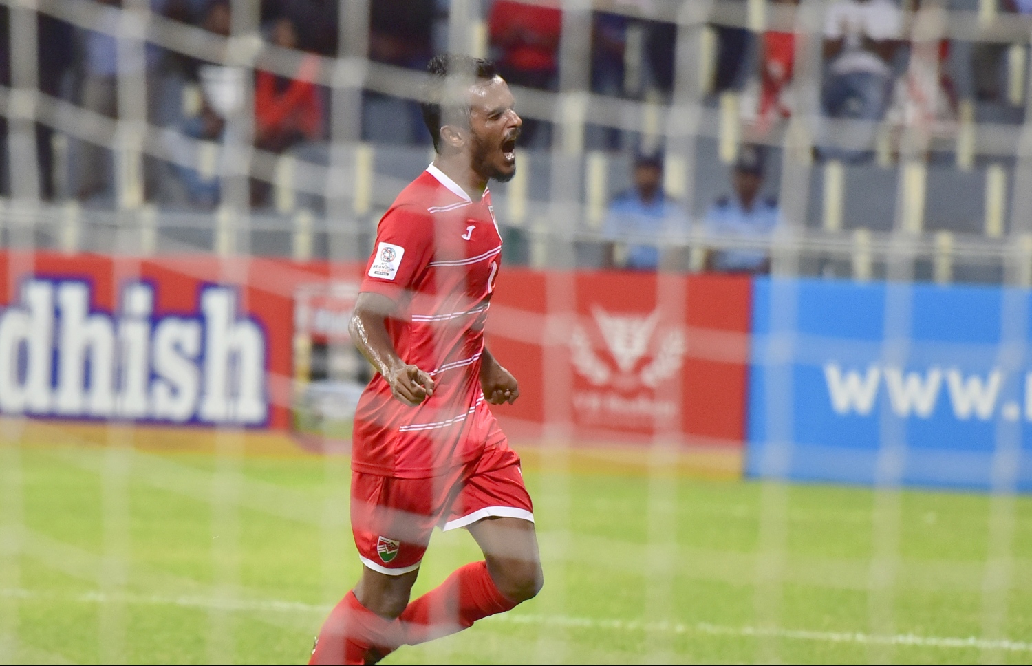 ރާއްޖޭގެ ލަނޑު ކާމިޔާބު ކޮށްދިނުމަށް ފަހު ސެންޓޭ އުފާފާޅުކުރަނީ.-- ފޮޓޯ: ނިޝާން އަލީ/ މިހާރު