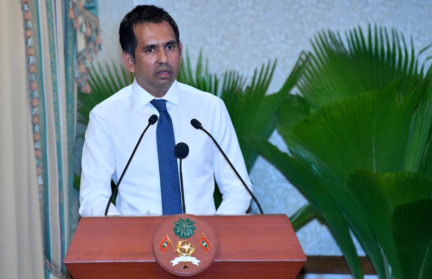 މާލެ: އޮކްޓޯބަރު 11، 2017: ރާއްޖޭގައި ފުރަތަމަ ފަހަރަށް ޕާސްޕޯޓު ކާޑު ތައާރަފް ކުރުމަށް ބޭއްވި ހަފުލާގައި އިކޮނޮމިކް މިނިސްޓަރު މުހައްމަދު ސައީދު ވާހަކަ ދައްކަވަނީ.-- ފޮޓޯ: ރައީސް އޮފީސް