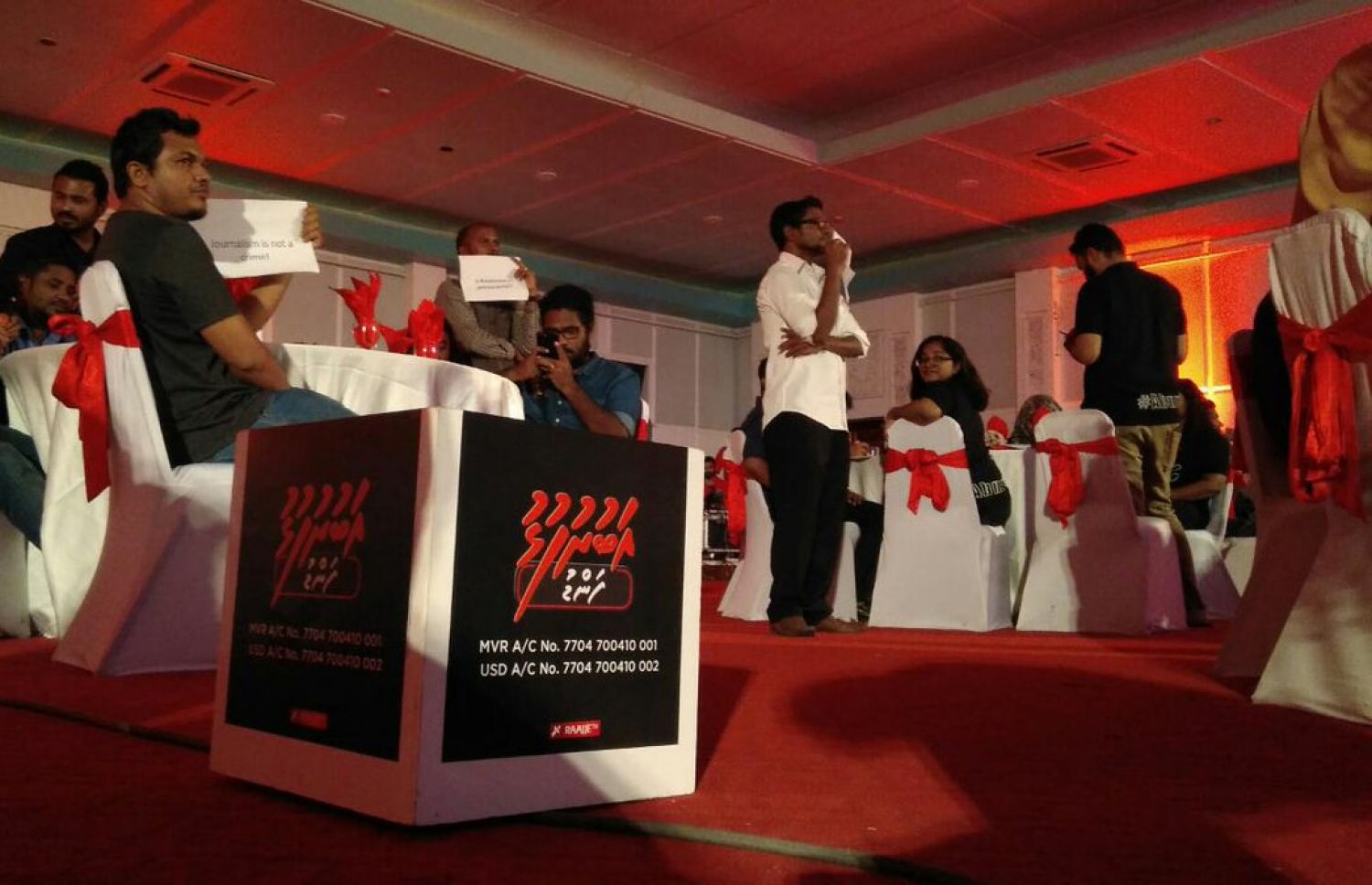 ރާއްޖެ ޓީވީގެ ނޫސްވެރިން އިހްތިޖާޖްކުރަނީ: