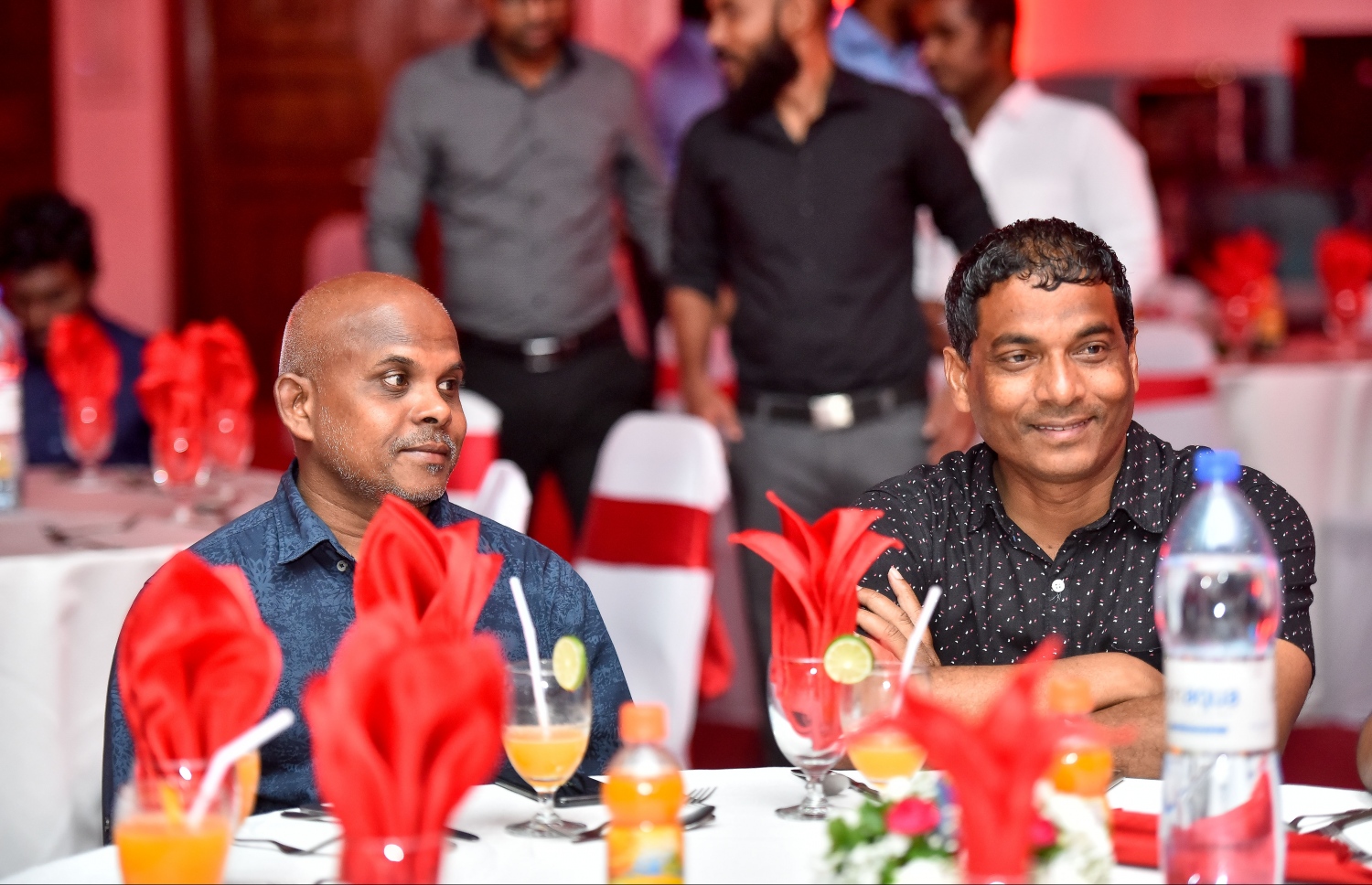 މާލެ: އޮކްޓޯބަރު 11، 2017: ނޫސްވެރިކަމުގެ އެވޯޑު ދިނުމުގެ ހަފުލާގައި "މިހާރު" ނޫހުގެ ޖެނެރަލް މެނޭޖަރު އަބަދުލް ރަޝީދު ހުސެން(ކ)، އަދި މޫސާ ލަތީފް ބައިވެރިވަނީ.-- ފޮޓޯ: ނިޝާން އަލީ/ މިހާރު