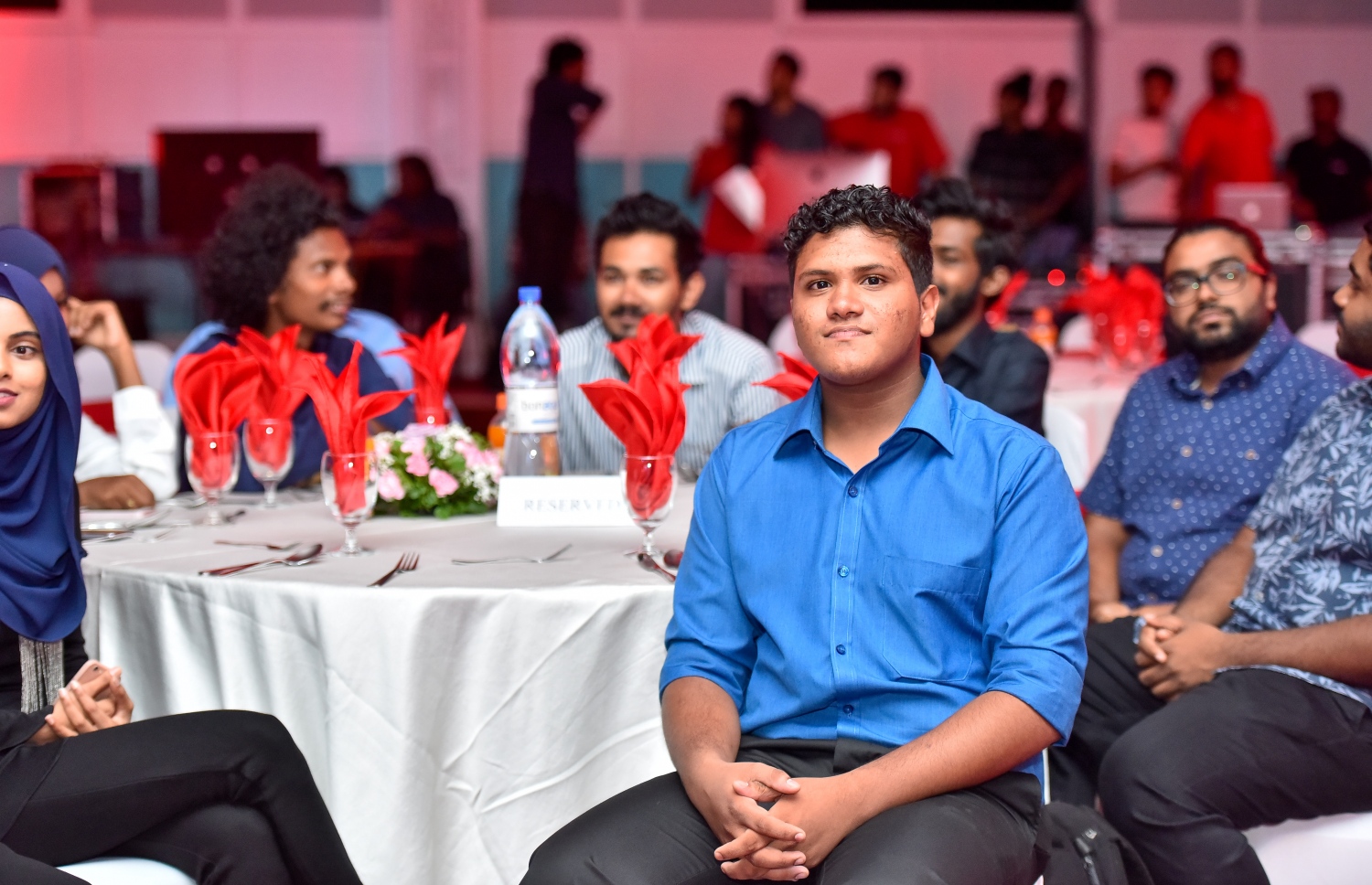 މާލެ: އޮކްޓޯބަރު 11، 2017: ނޫސްވެރިކަމުގެ އެވޯޑު ދިނުމުގެ ހަފުލާގައި ބައެއް ނޫސްވެރިން ބައިވެރިވަނީ.-- ފޮޓޯ: ނިޝާން އަލީ/ މިހާރު