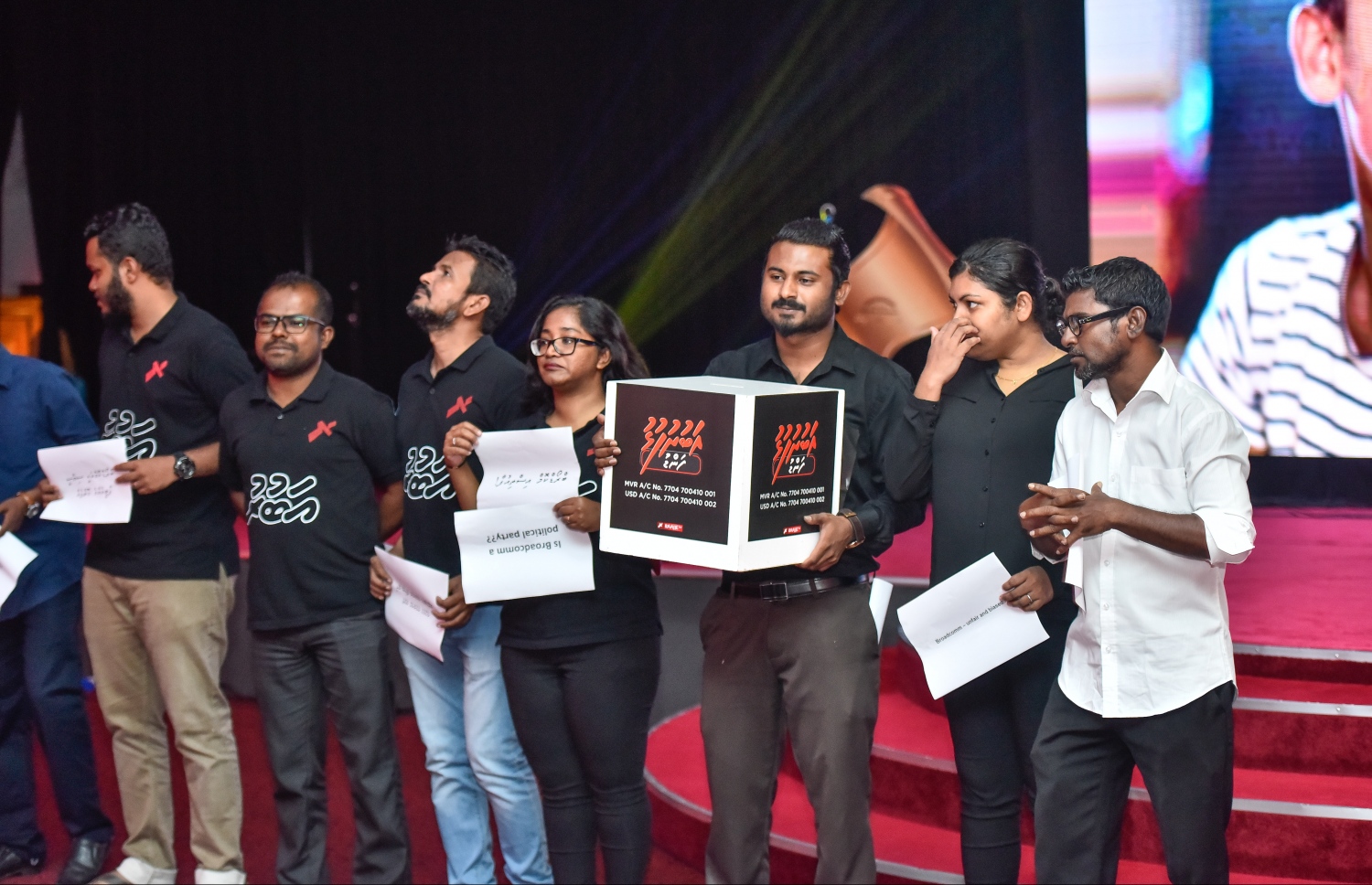 މާލެ: އޮކްޓޯބަރު 11، 2017: ނޫސްވެރިކަމުގެ އެވޯޑު ދިނުމުގެ ހަފުލާގައި ބްރޯޑްކާސްޓިން ކޮމިޝަން (ބްރޯޑްކޮމް)އާ ދެކޮޅަށް ރާއްޖެ ޓީވީން ހިމޭން އިހްތިޖާޖެއް ކުރަނީ.-- ފޮޓޯ: ނިޝާން އަލީ/ މިހާރު