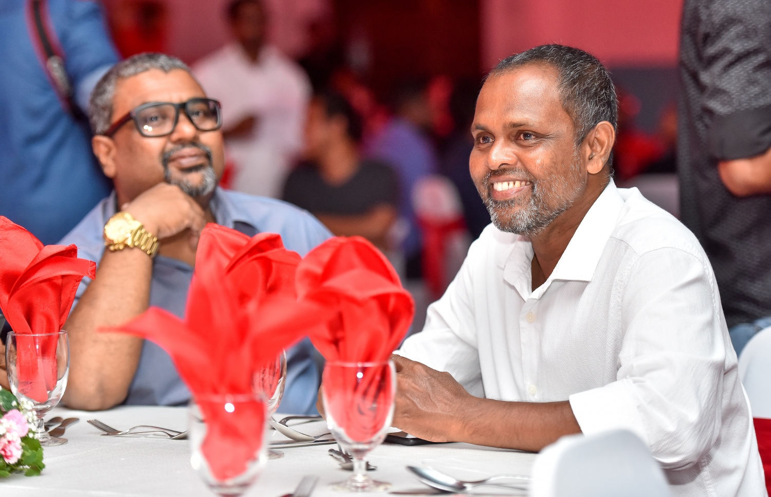 މާލެ: އޮކްޓޯބަރު 11، 2017: ނޫސްވެރިކަމުގެ އެވޯޑު ދިނުމުގެ ހަފުލާގައި "މިހާރު" ނޫހުގެ ސީނިއާ އެސިސްޓެންޓް އެޑިޓަރު އަހުމަދު އަބްދުﷲ ސައީދު(ކ) ބައިވެރިވަނީ.-- ފޮޓޯ: ނިޝާން އަލީ/ މިހާރު