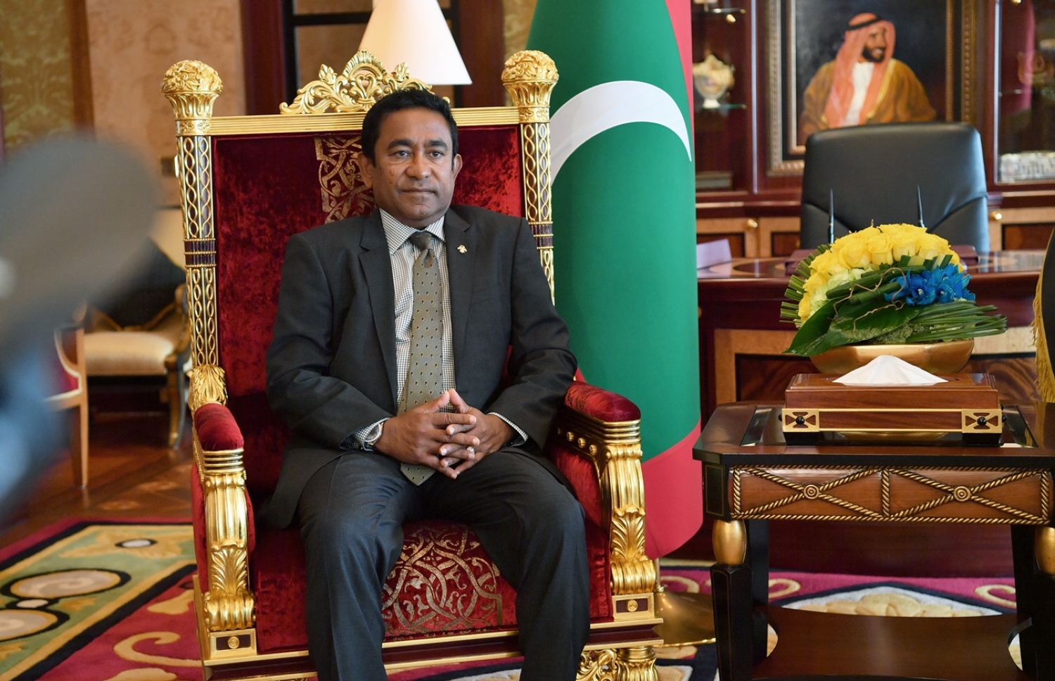 ދުބާއީ، އޮކްޓޯބަރު 17، 2017- ޔޫއޭއީގެ ނައިބު ރައީސް، ބޮޑުވަޒީރު އަދި ދުބާއީގެ ވެރިޔާ ޝޭހު މުހައްމަދު ބިން ރާޝިދު އަލް މަކްތޫމާއެކު ބޭއްވެވި ބައްދަލުވުމުގައި ރާއްޖޭގެ ރައީސް އަބްދުﷲ ޔާމީން ބައިވެރިވެވަޑައިގަންނަވަނީ.---ފޮޓޯ: ރައީސް އޮފީސް