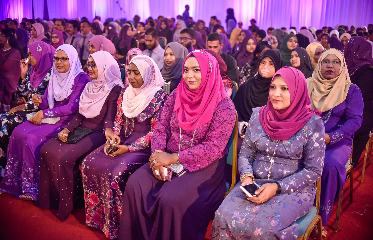 މާލެ: އޮކްޓޯބަރު 17، 2017: އަމީނިއްޔާ ސުކޫލުގެ 2016 ވަނަ އަހަރުގެ އަހަރީ އިނާމު ދިނުމުގެ ޖަލްސާގެ ތެރެއިން.-- ފޮޓޯ: ނިޝާން އަލީ /މިހާރު