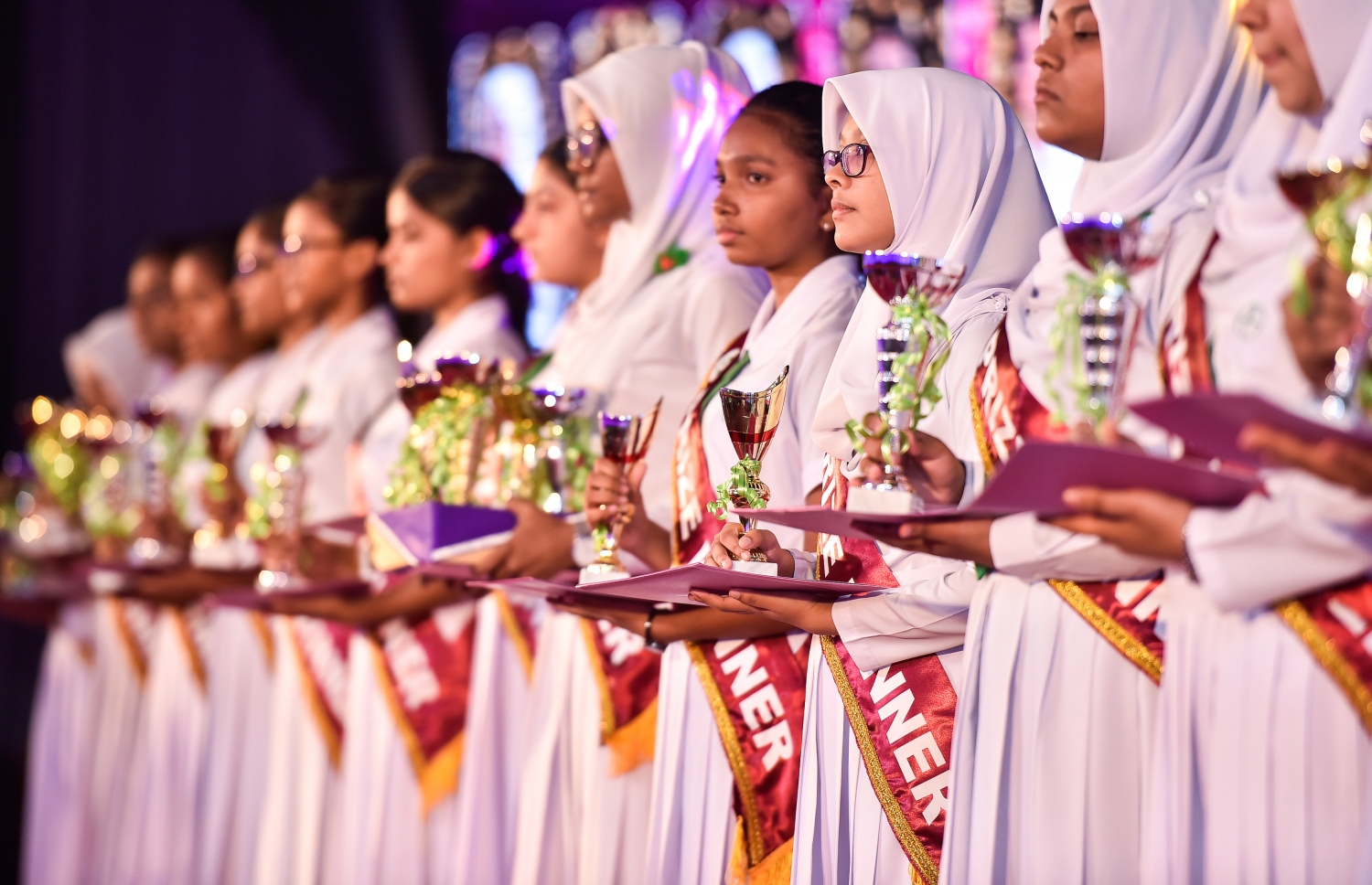 މާލެ: އޮކްޓޯބަރު 17، 2017: އަމީނިއްޔާ ސުކޫލުގެ 2016 ވަނަ އަހަރުގެ އަހަރީ އިނާމު ދިނުމުގެ ޖަލްސާގެ ތެރެއިން.-- ފޮޓޯ: ނިޝާން އަލީ /މިހާރު