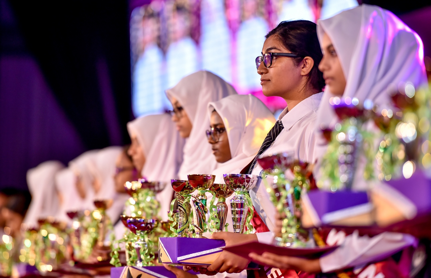 މާލެ: އޮކްޓޯބަރު 17، 2017: އަމީނިއްޔާ ސުކޫލުގެ 2016 ވަނަ އަހަރުގެ އަހަރީ އިނާމު ދިނުމުގެ ޖަލްސާގެ ތެރެއިން.-- ފޮޓޯ: ނިޝާން އަލީ /މިހާރު