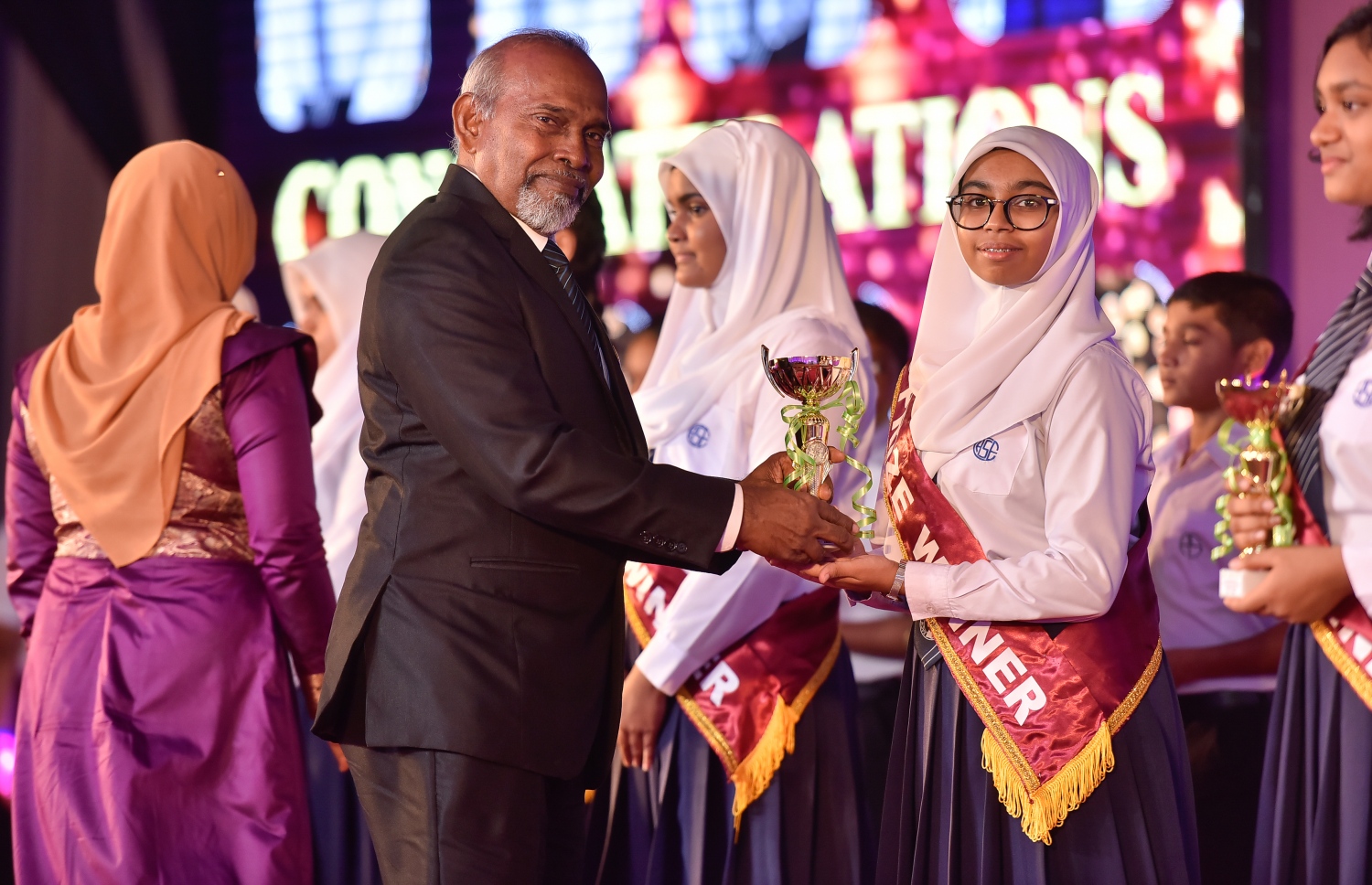 އަމީނިއްޔާ ސްކޫލުގެ އިނާމު ދިނުމުގެ ހަފުލާއެއްގައި: ތައުލީމީ ދާއިރާގެ ހިދުމަތް ފެއްޓެވީ ވެސް އެ ސްކޫލުން