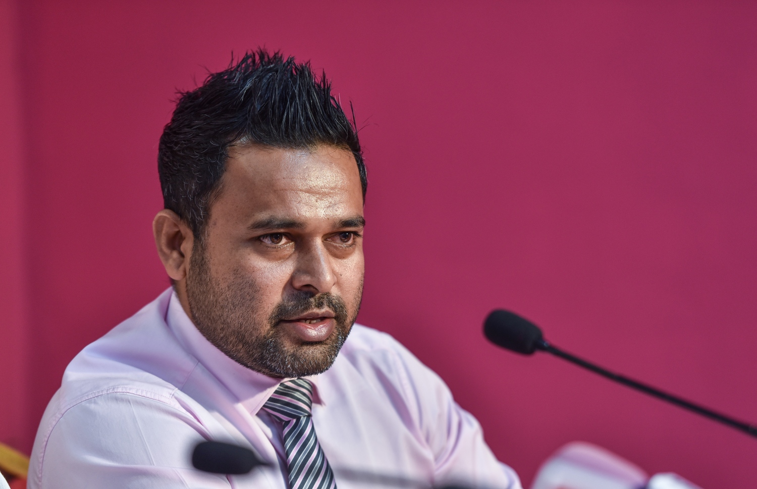 ޕީޕީއެމުން ބޭއްވި ނޫސްވެރިންގެ ބައްދަލުވުމެއްގައި ޝިޔާމް ވާހަކަދައްކަވަނީ.-- ފޮޓޯ: ހުސެއިން ވަހީދު/ މިހާރު