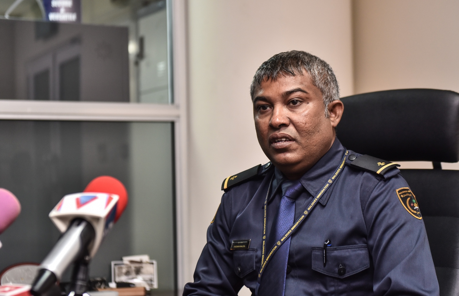 ޚަލީލް މިއަދު ނޫސްވެރިންނާ ބައްދަލު ކުރައްވައި ވާހަކަ ދައްކަވަނީ. - ފޮޓޯ: ހުސެއިން ވަހީދު/ މިހާރު