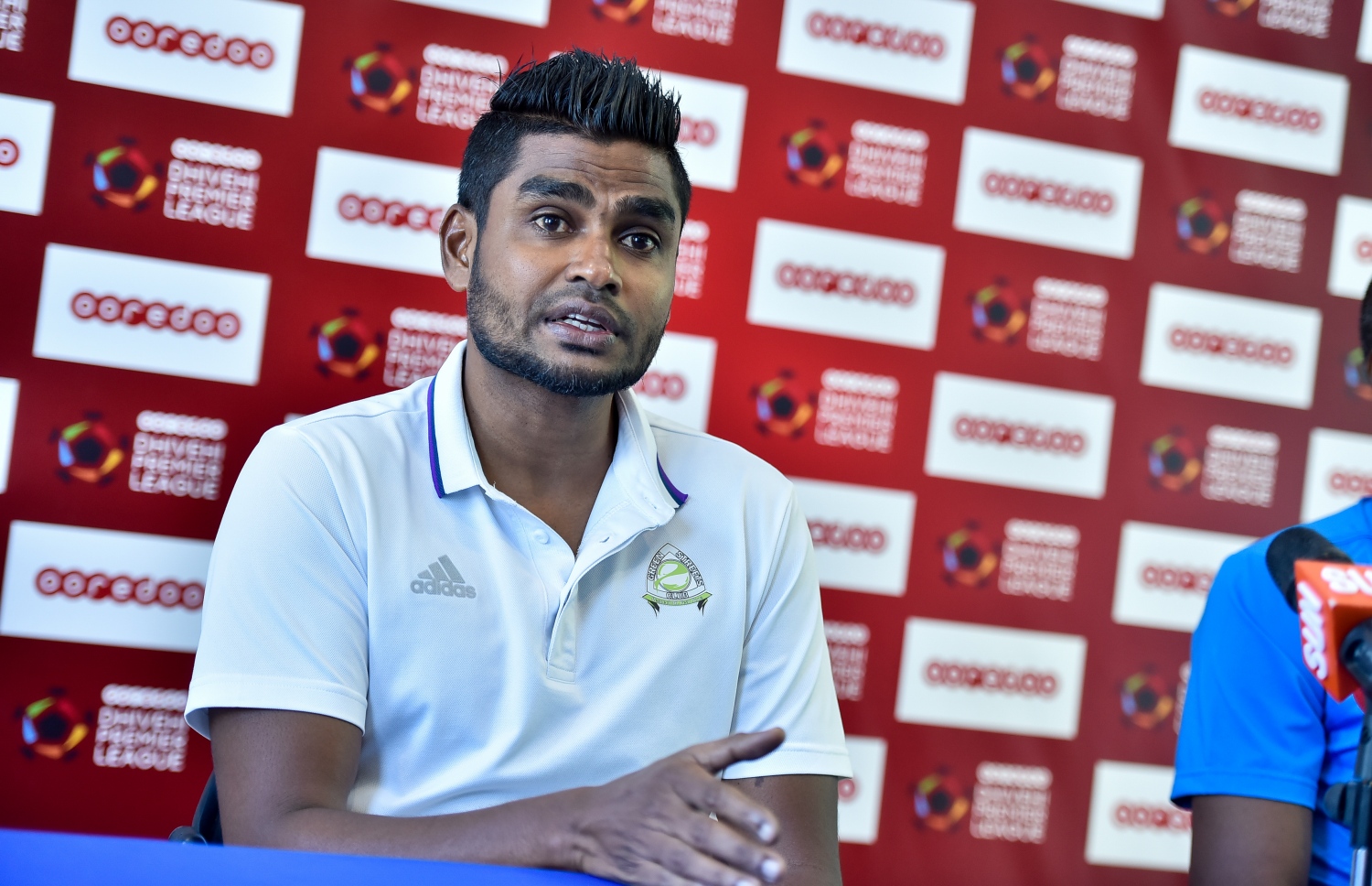 ނޫސްވެރިންގެ ބައްދަލުވުމުގެ ތެރެއިން ސޮބާ ވާހަކަ ދައްކަނީ.-- ފޮޓޯ: ނިޝާން އަލީ/ މިހާރު