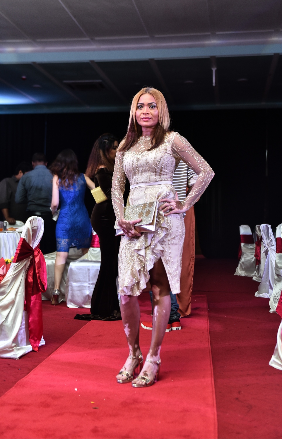 މާލެ: އޮކްޓޯބަރު 20، 2017- ދިވެހި ފިލްމު އިންޑަސްޓްރީގެ އެންމެ މަޝްހޫރު އެއް ބަތަލު ނިއުމާ މުހައްމަދުގެ ފިލްމީ ކެރިއާ އަށް 20 އަހަރު ފުރުން ފާހަގަކުރުމަށް ދަރުބާރުގޭގައި ބޭއްވި ހަފުލާގައި ނިއުމާ: އޭނާ ވަނީ ފިލްމު ކުޅުމުން ރިޓަޔާ ކުރާކަން ވެސް މި ހަފުލާގައި އިއުލާންކޮށްފައި.---ފޮޓޯ: ހުސެއިން ވަހީދު/މިހާރު