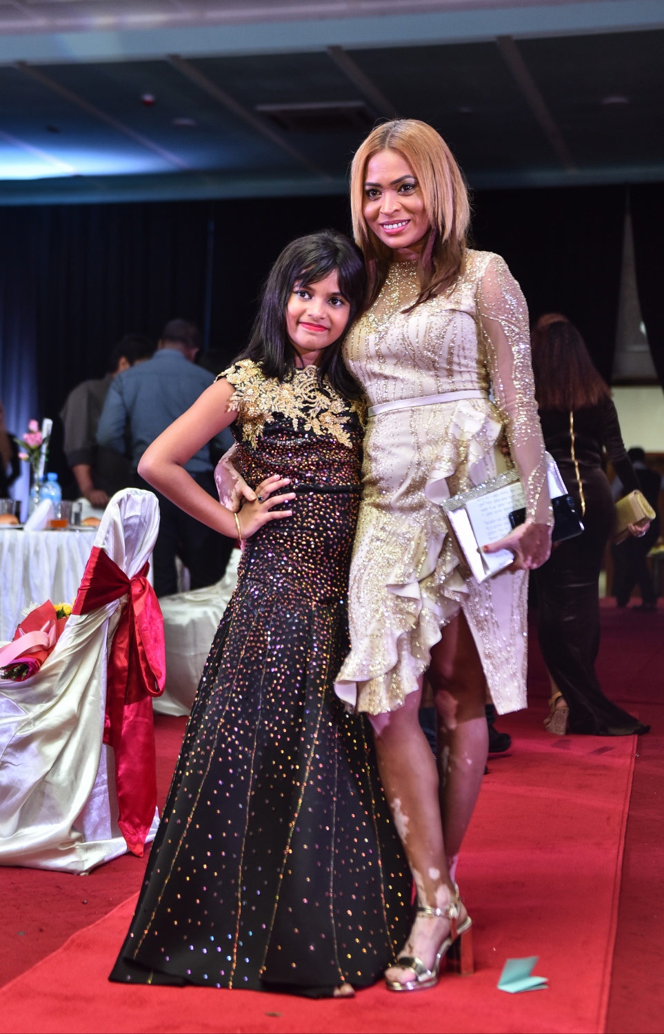 މާލެ: އޮކްޓޯބަރު 20، 2017- ދިވެހި ފިލްމު އިންޑަސްޓްރީގެ އެންމެ މަޝްހޫރު އެއް ބަތަލު ނިއުމާ މުހައްމަދުގެ ފިލްމީ ކެރިއާ އަށް 20 އަހަރު ފުރުން ފާހަގަކުރުމަށް ދަރުބާރުގޭގައި ބޭއްވި ހަފުލާގެ ތެރެއިން: އޭނާ ވަނީ ފިލްމު ކުޅުމުން ރިޓަޔާ ކުރާކަން ވެސް މި ހަފުލާގައި އިއުލާންކޮށްފައި.---ފޮޓޯ: ހުސެއިން ވަހީދު/މިހާރު