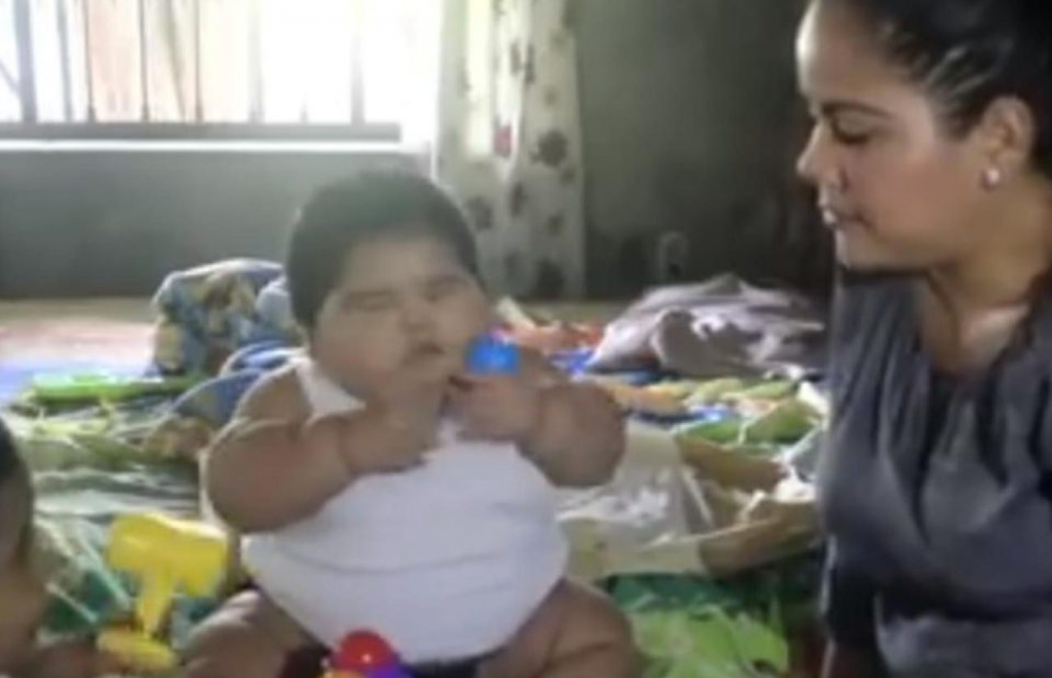 ލުއިސް މަންމައާ އެކު: ދަރިފުޅުގެ ހާލާ މެދު މައިންބަފައިން ވަނީ ކަންބޮޑުފައި