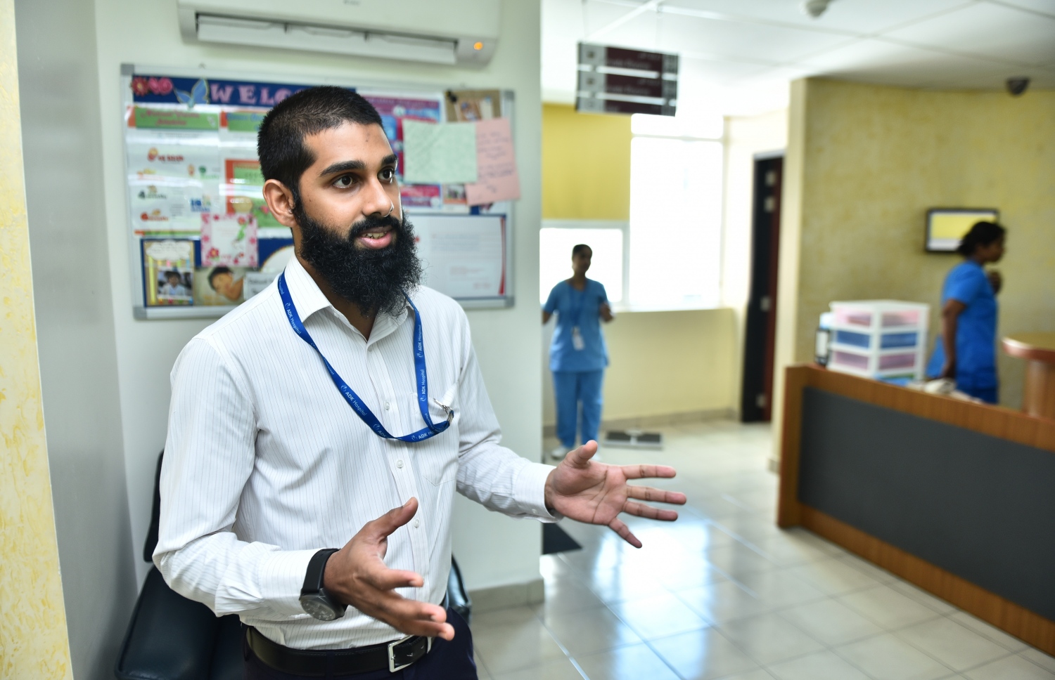 މުތީހުގެ ހާލަތު ޑރ. މުހައްމަދު މިޝްވަރު ކިޔައިދެއްވަނީ -- ފޮޓޯ: ހުސެއިން ވަހީދު