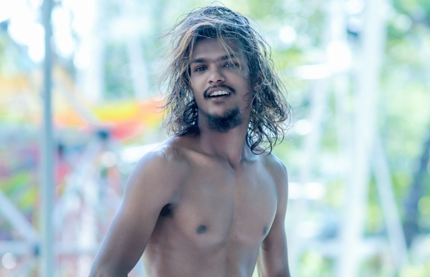 "ދޯ"ގެ މޭކްއޯވާއަށް ފަހު މޯޑު ފޮޓޯއަކަށް ހުއްޓިގެން -- ފޮޓޯ: މަސްރަހު