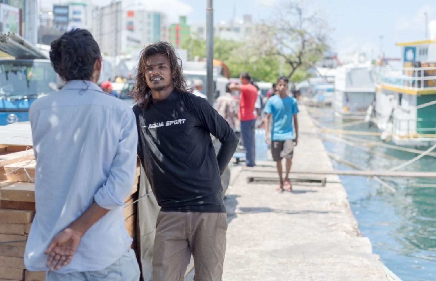 "ދޯ"ގެ މޭކްއޯވާގެ ކުރިން މޯޑު ރައްޓެއްސަކާ ވާހަކަ ދައްކަން މަޑުކޮށްލައިގެން-- ފޮޓޯ: މަސްރަހު