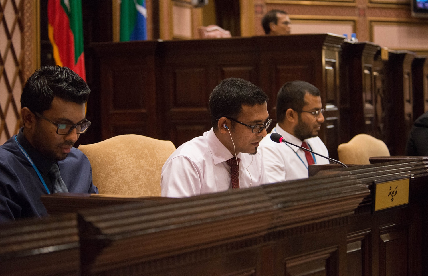 މުނައްވަރު (މ) މިއަދު މަޖިލީހަށް ސަޕްލިމެންޓްރީ ބަޖެޓު ހުށަހަޅުއްވަނީ. - ފޮޓޯ: މަޖިލިސް