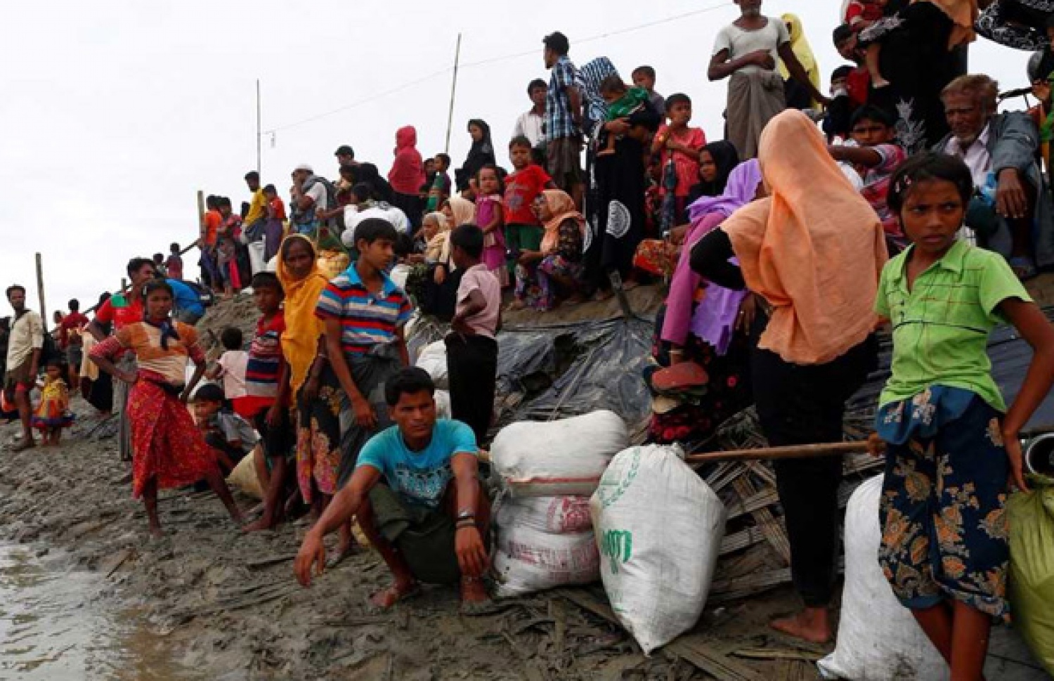 ރިހިންޖާ ހާލުގައި ޖެހިފައިވާ މީހުން--