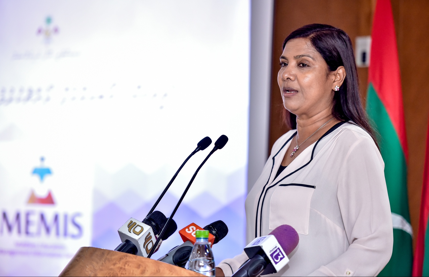 މީމިސް މޮބައިލް އެޕްލިކޭޝަން ލޯންޗުކުރަން ބޭއްވި ހަފުލާގައި އެޑިއުކޭޝަން މިނިސްޓަރު ޑރ. އާއިޝަތު ޝިހާމް ވާހަކަދައްކަވަނީ.--ފޮޓޯ: ނިޝާން އަލީ/ މިހާރު