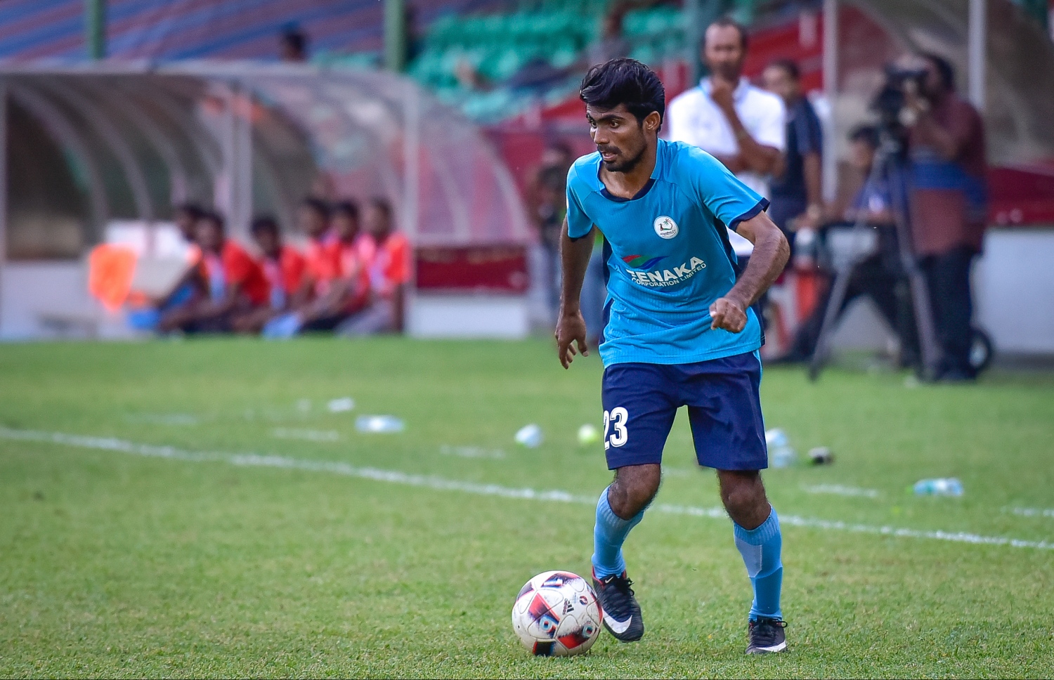 މިލަންދޫގެ މެޗެއްގެ ތެރެއިން ސައްޓު ބޯޅަ ހިފައިގެންދަނީ. -- ފޮޓޯ: ނިޝާން އަލީ/ މިހާރު