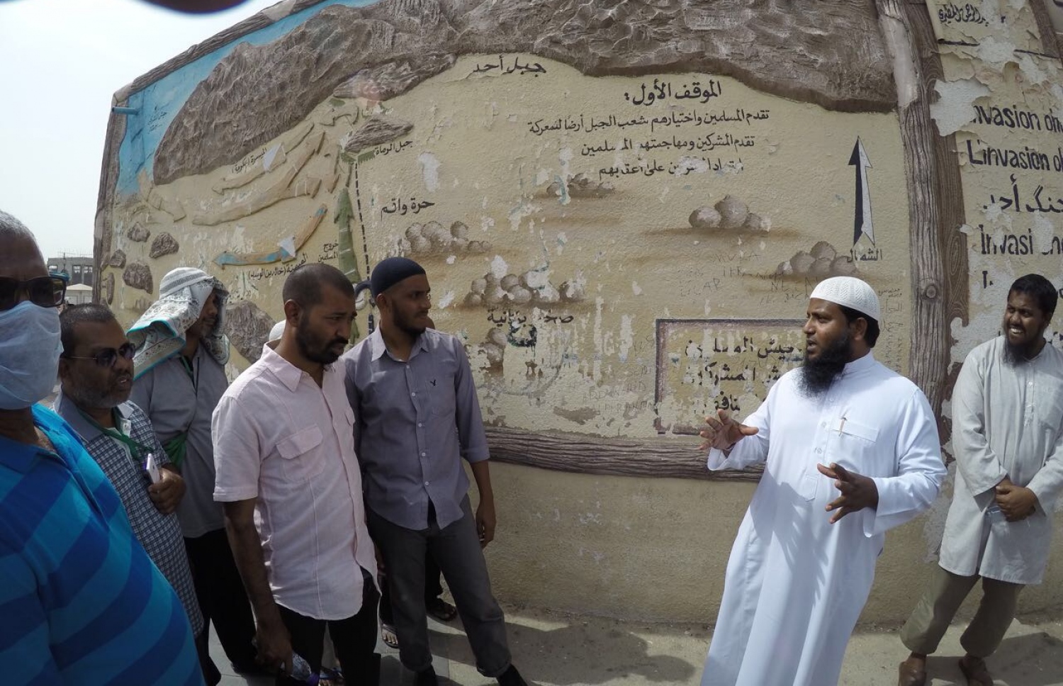 މުސާފިރީން އިން އުމްރާ އަށް ގެންދިޔަ ބައެއް ފަރާތްތަކަށް، އެ ގްރޫޕްގެ ޝެއިހެއް މައުލޫމާތު ދެއްވަނީ.