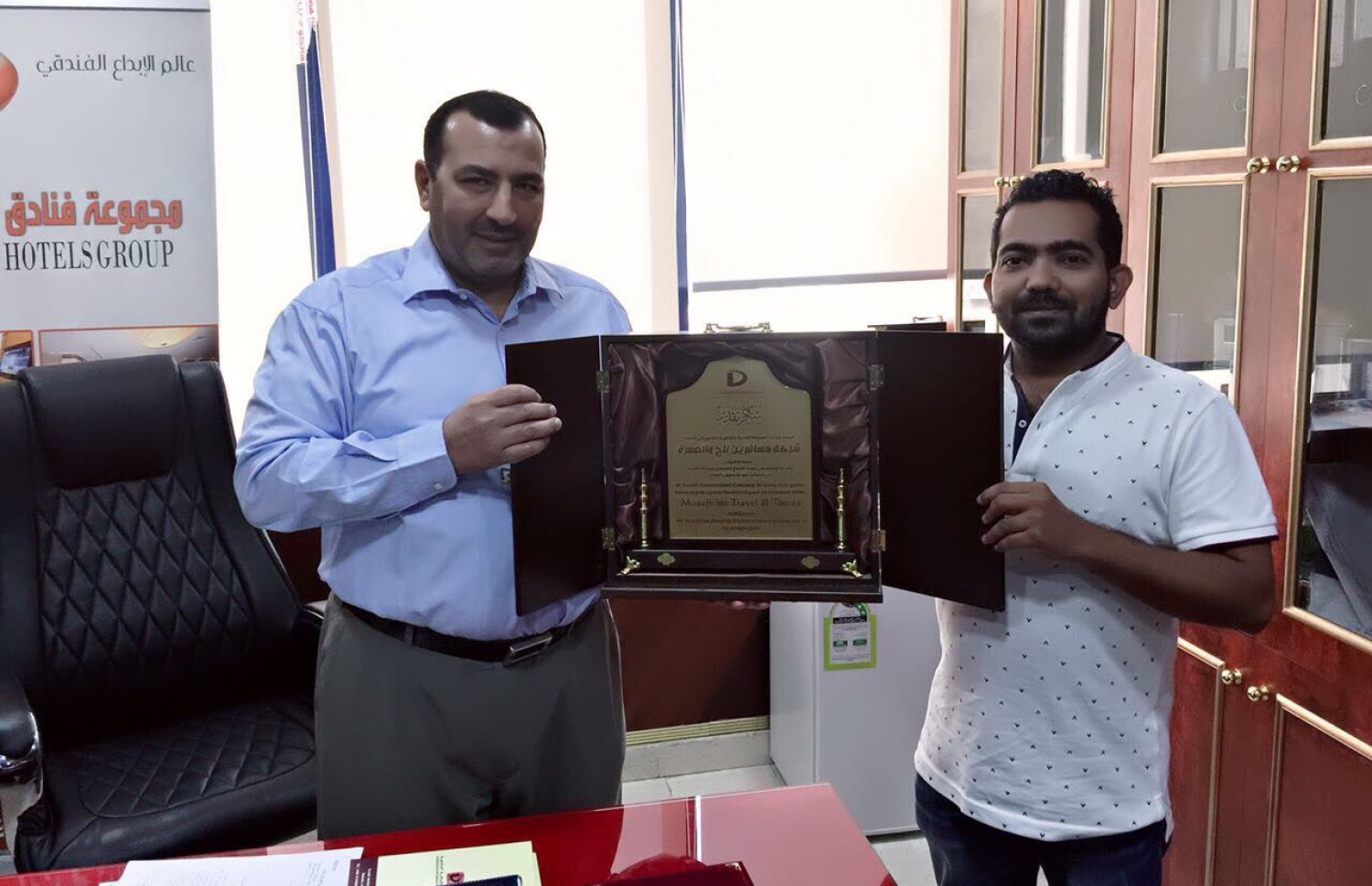 ދިޔާާފާ ގްރޫޕްގެ އެމްޑީ އަނަސް އަށް އެވޯޑް ހަވާލުކުރައްވަނީ.