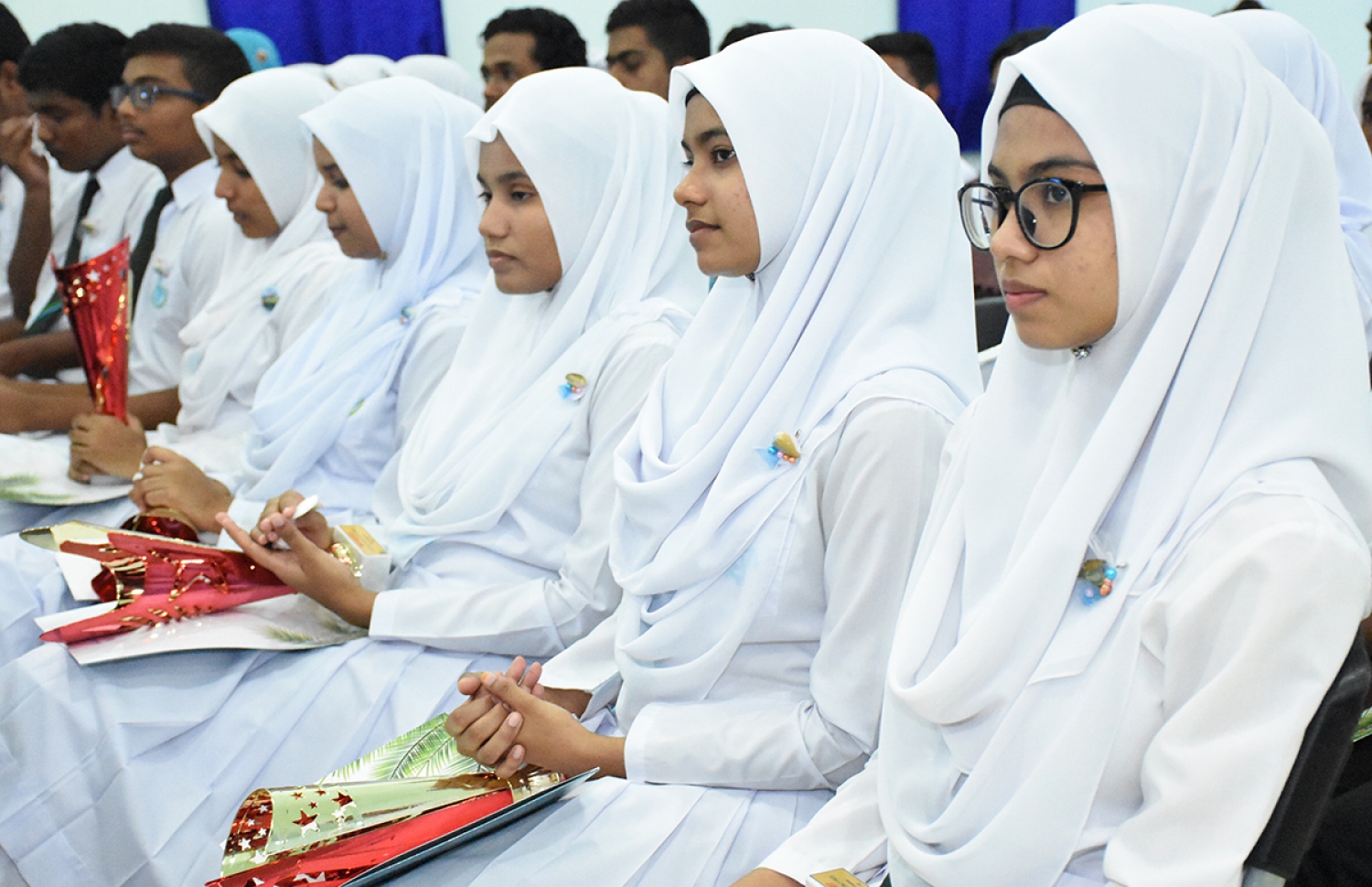 ބ. އޭދަފުށި: އޮކްޓޯބަރު 27، 2017: ބ. އަތޮޅު ތައުލީމީ މަރުކަޒުގެ 2016 ވަނަ އަހަރުގެ އަހަރީ އިނާމު ދިނުމުގެ ޖަލްސާގައި ދަރިވަރުން ބައިވެރިވަނީ.-- ފޮޓޯ: ތޯރިގް އަބްދުލް ރަހުމާން