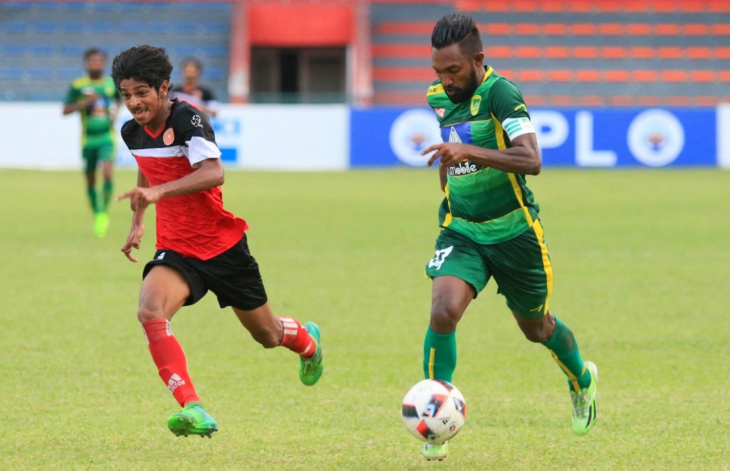 މާޅޮހުގެ ވާޑު (ވ) ކައިރިން މާޒިޔާގެ އުމެއިރު ބޯޅަ ހިފައިގެންދަނީ.-- ފޮޓޯ: މާޒިޔާ