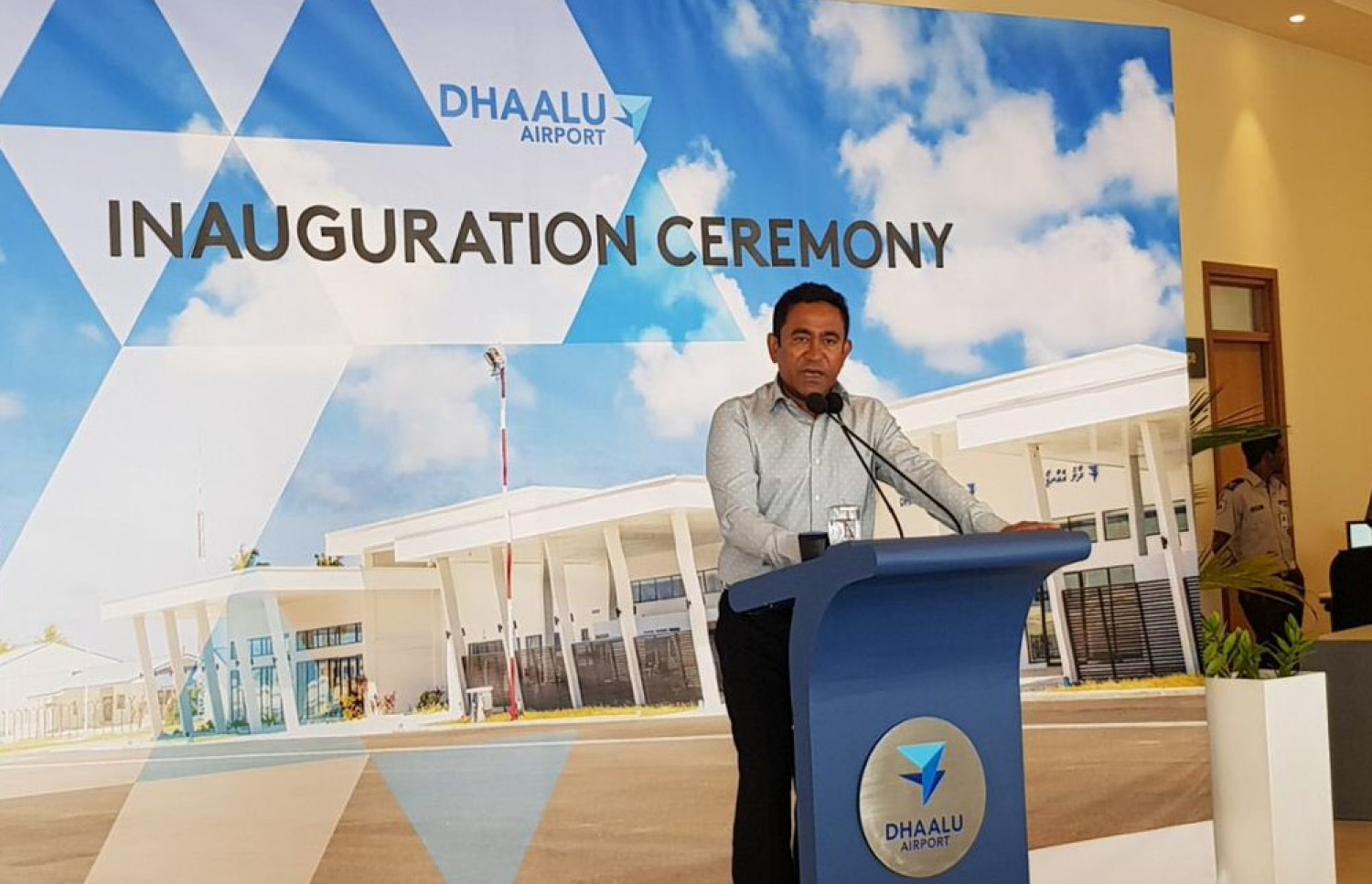 ދާލު އެއާޕޯޓް ހުޅުއްވައިދެއްވުމަށް ފަހު ރައީސް ވާހަކަފުޅު ދައްކަވަނީ. --ފޮޓޯ: ރައީސް އޮފީސް