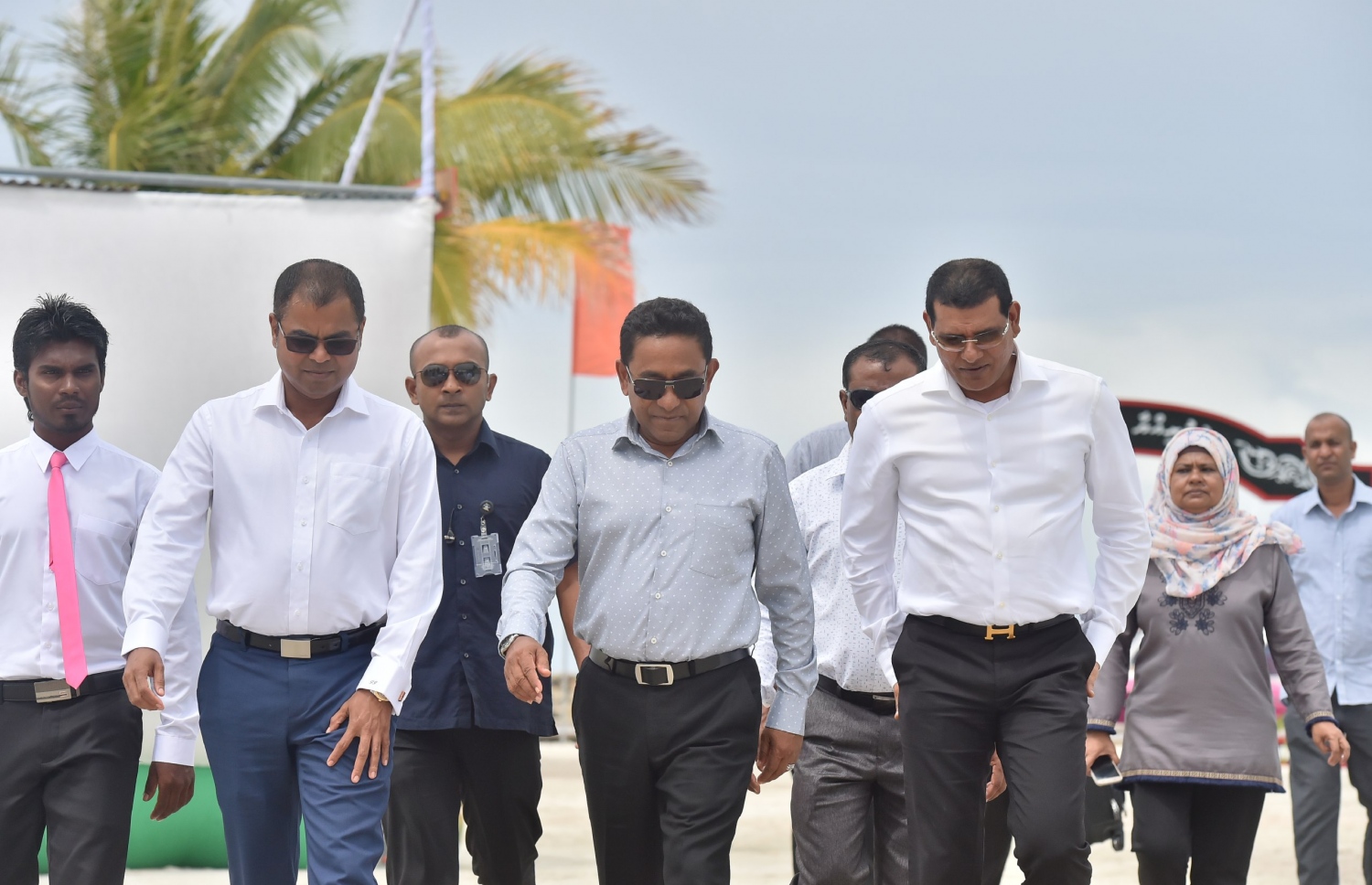 ދ. މާއެނބޫދޫ: ނޮވެމްބަރު 1، 2017: ދ.މާއެނބޫދޫގައި ނަރުދަމާގެ ހިދުމަތް އިފްތިތާހު ކޮށްދެއްވުމުގެ ރަސްމިއްޔާތުގައި ބައިވެރިވެ ވަޑައިގަތުމަށް ރައީސް ޔާމީން ވަޑައިގަންނަވަނީ.-- ފޮޓޯ: ރައީސް އޮފީސް