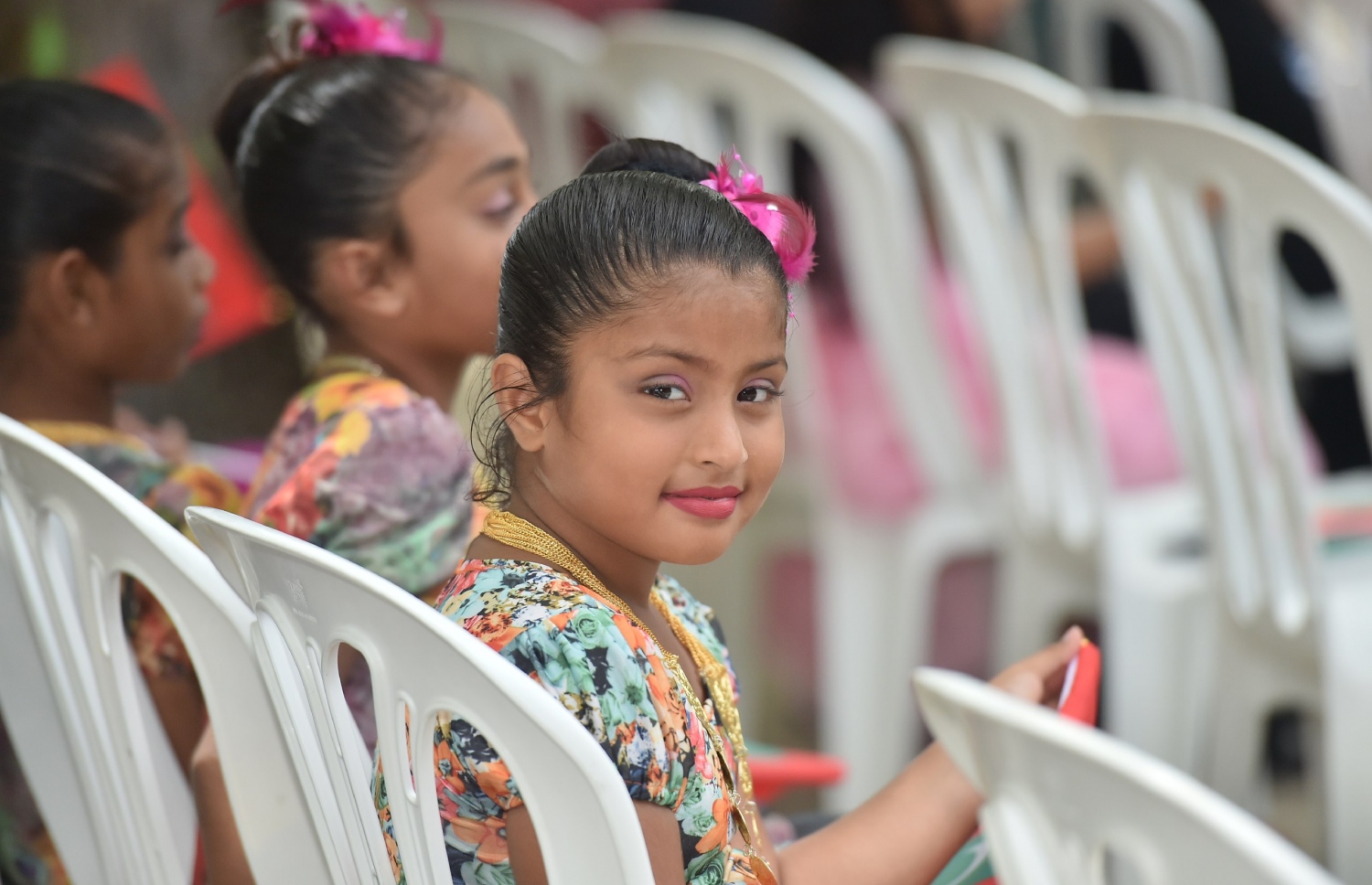 ދ. މާއެނބޫދޫ: ނޮވެމްބަރު 1، 2017- މާއެނބޫދޫގެ ނަރުދަމާގެ ޚިދުމަތް އިފުތިތާހު ކުރުމުގެ ރަސްމިއްޔާތުގައި ސަގާފީ އައިޓަމެއް ހުށަހަޅައިދިން ބައެއް ކުޑަކުދިން.