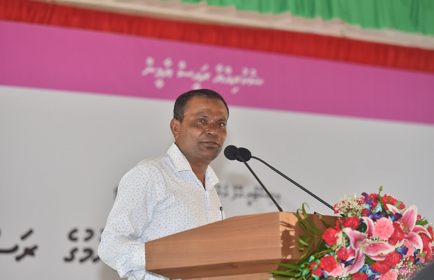 ދ. މާއެނބޫދޫ: ނޮވެމްބަރު 1، 2017- މާއެނބޫދޫގެ ނަރުދަމާގެ ޚިދުމަތް އިފުތިތާހު ކުރުމުގެ ރަސްމިއްޔާތުގައި ކުޑަހުވަދޫ ދާއިރާގެ މެމްބަރު އަހުމަދު އާމިރު ވާހަކަ ދައްކަވަނީ.