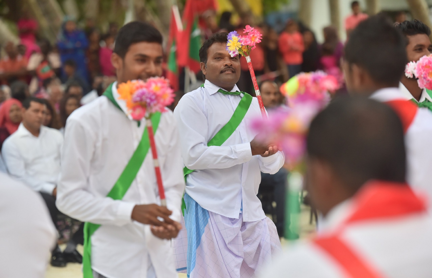 ފ. ނިލަންދޫ: ނޮވެމްބަރު 1، 2017- ރައީސް ޔާމީން ނިލަންދު އަށް ވަޑައިގަތުމުން، އެމަނިކުފާނަށް މަރުހަބާ ދެންނެވުމަށް ސަގާފީ އައިޓަމެއް ހުށަހަހަޅަނީ.