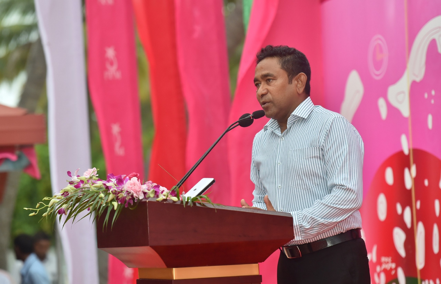 ފ. ނިލަންދޫ: ނޮވެމްބަރު 1، 2017- ރައީސް ޔާމީން ނިލަންދޫ ރައްޔިތުންނާ ބައްދަލު ކުރުމަށް ބޭއްވި ހަފުލާގައި ވާހަކަފުޅު ދައްކަވަނީ.