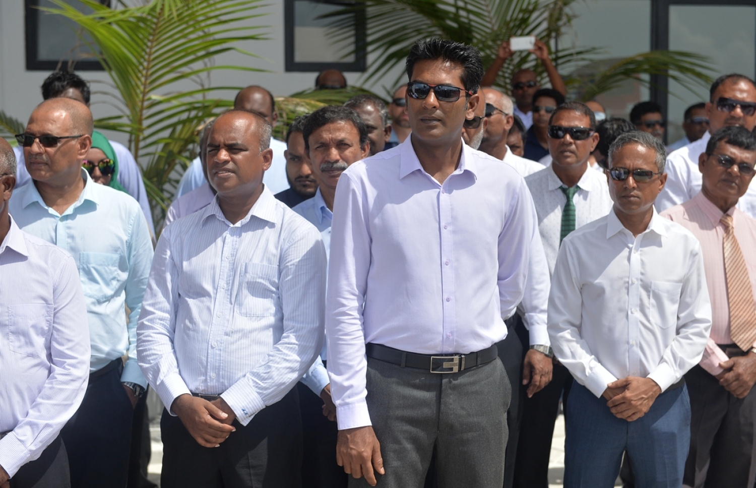 ދ. ކުޑަހުވަދޫ: ނޮވެމްބަރު 1، 2017: ދާލު އެއާޕޯޓު ރަސްމީކޮށް ހުޅުވުމަށް ބޭއްވި ރަސްމިއްޔާތުގެ ތެރެއިން: މި އެއާޕޯޓު ރަސްމީކޮށް ހުޅުއްވައި ދެއްވީ އެތަނުގައި ބޭއްވި ރަސްމިއްޔާތެއްގައި ރައީސް ޔާމީން.