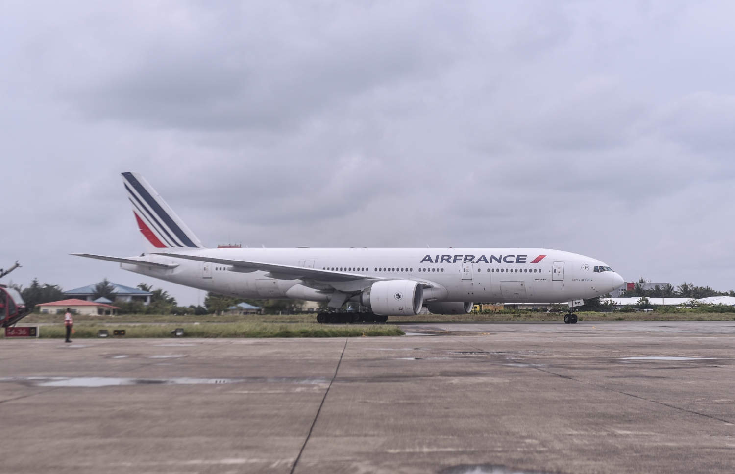 ވެލާނާ އިންޓަނޭޝަނަލް އެއާޕޯޓު: ނޮވެމްބަރު 2، 2017- ފްރާންސްގެ ގައުމީ އެއާލައިން އެއާފްރާންސް އިން ރާއްޖެ އަށް ސީދާ ދަތުރުކުރަން ފެށުމުގެ ގޮތުން އައި އެ އެއާލައިންގެ ފުރަތަމަ މަތިންދާބޯޓު ވެލާނާ އިންޓަނޭޝަނަލް އެއާޕޯޓަށް ޖައްސަނީ.---ފޮޓޯ: ހުސެއިން ވަހީދު/މިހާރު