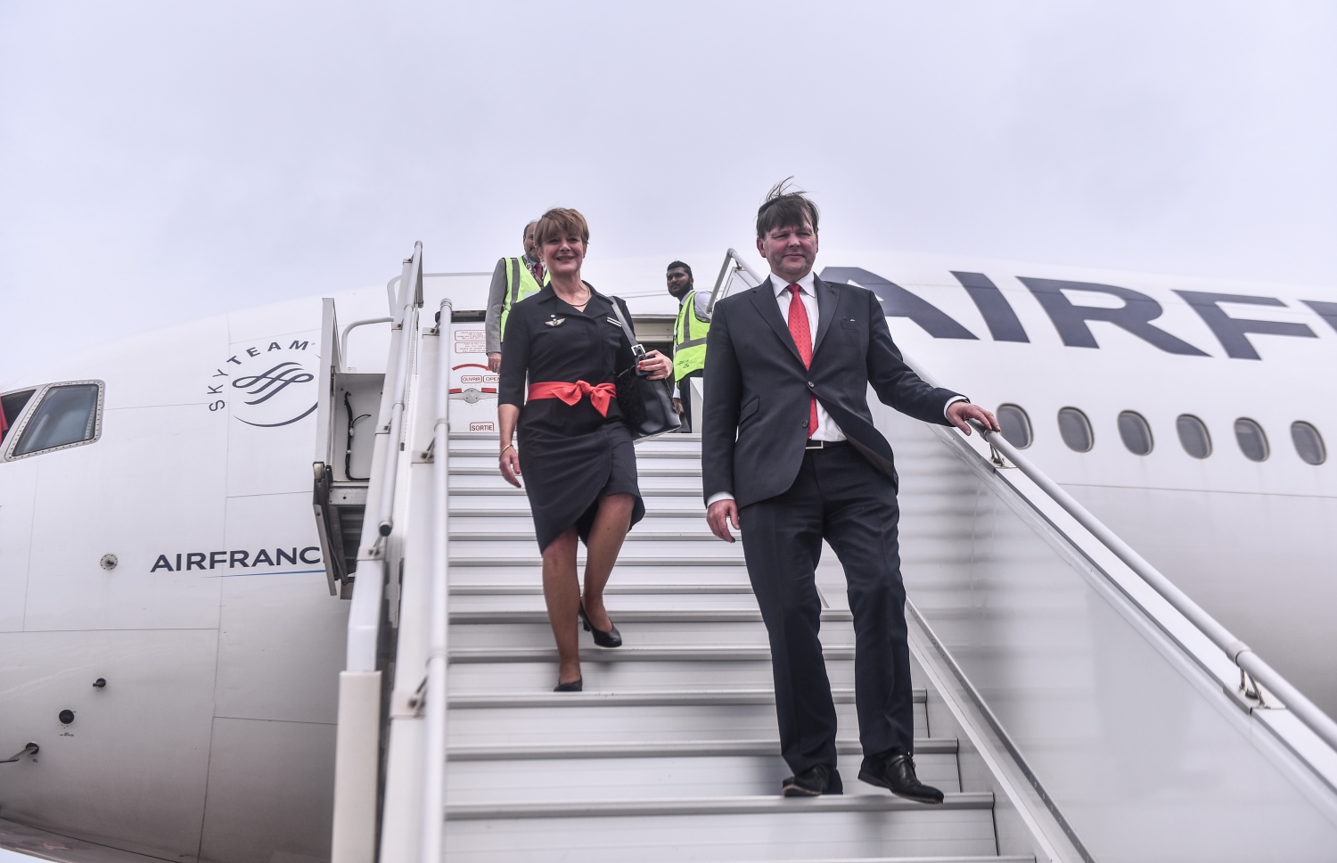 ވެލާނާ އިންޓަނޭޝަނަލް އެއާޕޯޓު: ނޮވެމްބަރު 2، 2017- ފްރާންސްގެ ގައުމީ އެއާލައިން އެއާފްރާންސް އިން ރާއްޖެ އަށް ސީދާ ދަތުރުކުރަން ފެށުމުގެ ގޮތުން އައި އެ އެއާލައިންގެ ފުރަތަމަ މަތިންދާބޯޓުގެ އޮފިޝަލުން ވެލާނާ އިންޓަނޭޝަނަލް އެއާޕޯޓަށް ފައިބަނީ.---ފޮޓޯ: ހުސެއިން ވަހީދު/މިހާރު