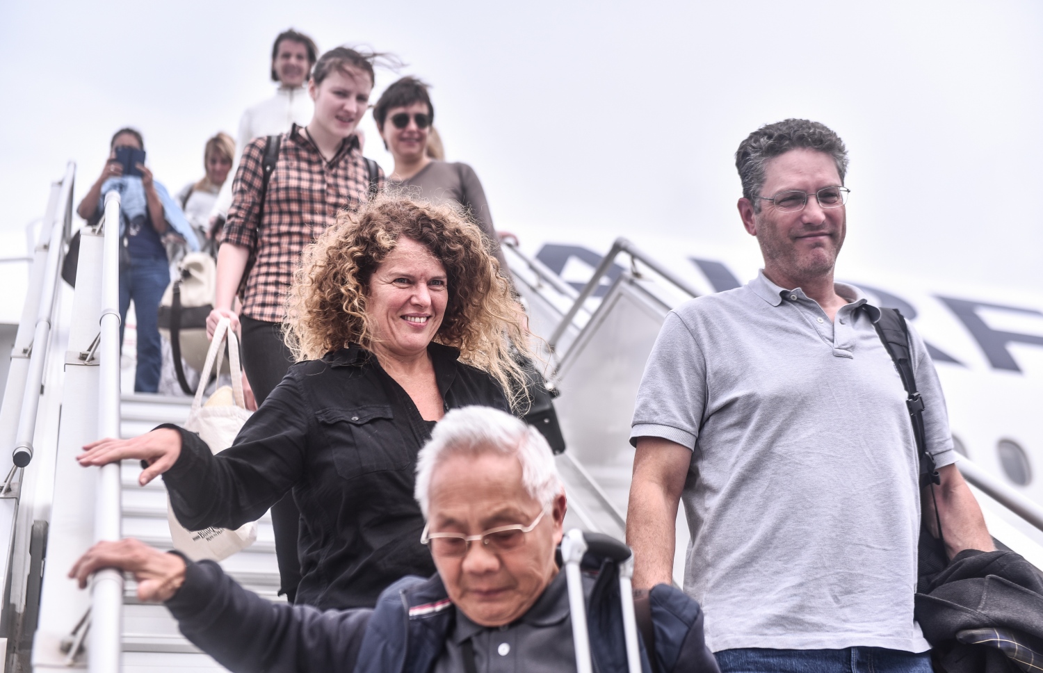 ވެލާނާ އިންޓަނޭޝަނަލް އެއާޕޯޓު: ނޮވެމްބަރު 2، 2017- ފްރާންސްގެ ގައުމީ އެއާލައިން އެއާފްރާންސް އިން ރާއްޖެ އަށް ސީދާ ދަތުރުކުރަން ފެށުމުގެ ގޮތުން އައި އެ އެއާލައިންގެ ފުރަތަމަ މަތިންދާބޯޓުން ފަސިންޖަރުން ފައިބަނީ.---ފޮޓޯ: ހުސެއިން ވަހީދު/މިހާރު