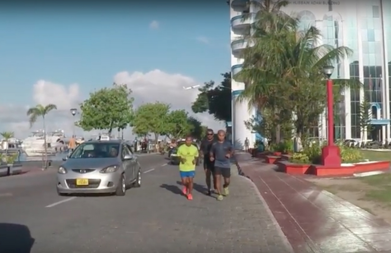 ވަހީދު އޭނާގެ އެކުވެރިންނާއެކު ދުވަނީ: މިއީ ވޭތު ދިޔަ 11 އަހަރުއްސުރެ އޭނާގެ އާދައެއް