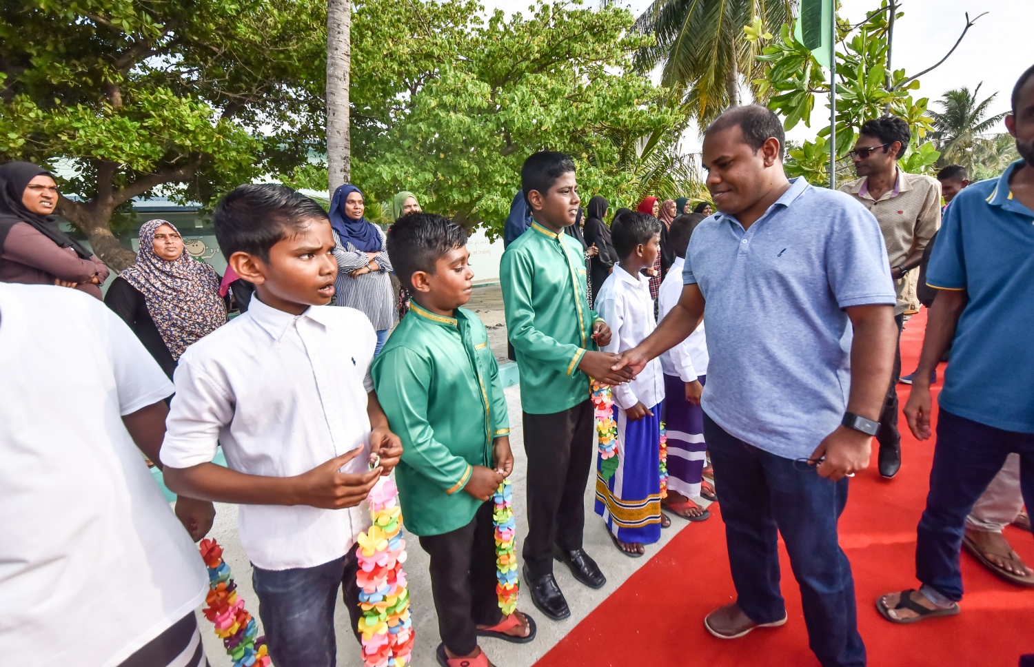 ކ. މާފުށި: ނޮވެމްބަރު 4، 2017- މިހާރު އެވޯޑްސްގެ ފަރާތުން އިންތިޒާމް ކުރި ސްޕޯޓްސް ސްޓާސް ފިއެސްޓާ އަށް ޒިޔާރަތްކުރި މެހުމާނުންނަށް މަރުހަބާ ކިޔަނީ.---މިހާރު ފޮޓޯ