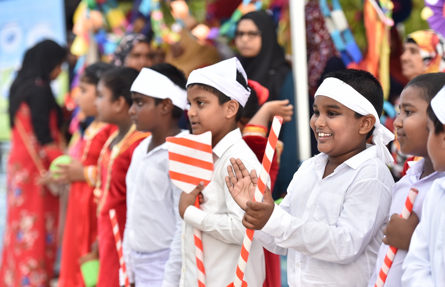 ކ. މާފުށި: ނޮވެމްބަރު 4، 2017- މިހާރު އެވޯޑްސްގެ ފަރާތުން އިންތިޒާމް ކުރި ސްޕޯޓްސް ސްޓާސް ފިއެސްޓާގައި މުނިފޫހިފިލުވުމުގެ ހަރަކާތްތައް ހުށަހަޅައިދިން ބައެއް ކުދިން.---މިހާރު ފޮޓޯ