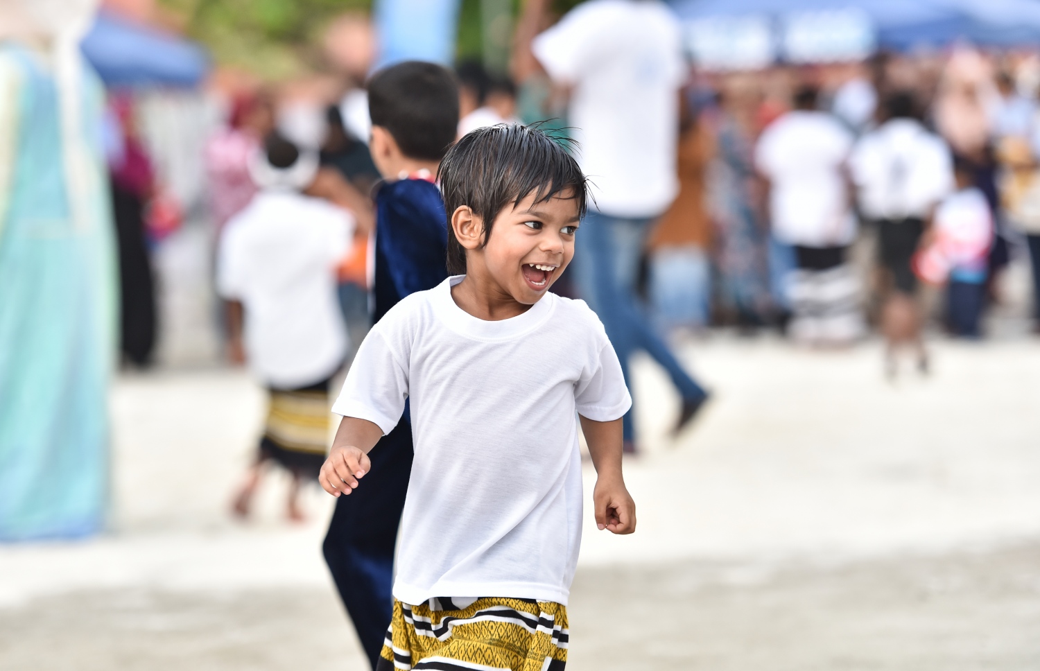 ކ. މާފުށި: ނޮވެމްބަރު 4، 2017- މިހާރު އެވޯޑްސްގެ ފަރާތުން އިންތިޒާމް ކުރި ސްޕޯޓްސް ސްޓާސް ފިއެސްޓާގައި ބައިވެރިވި ކުޑަކުއްޖަކު ދުވަނީ.---މިހާރު ފޮޓޯ