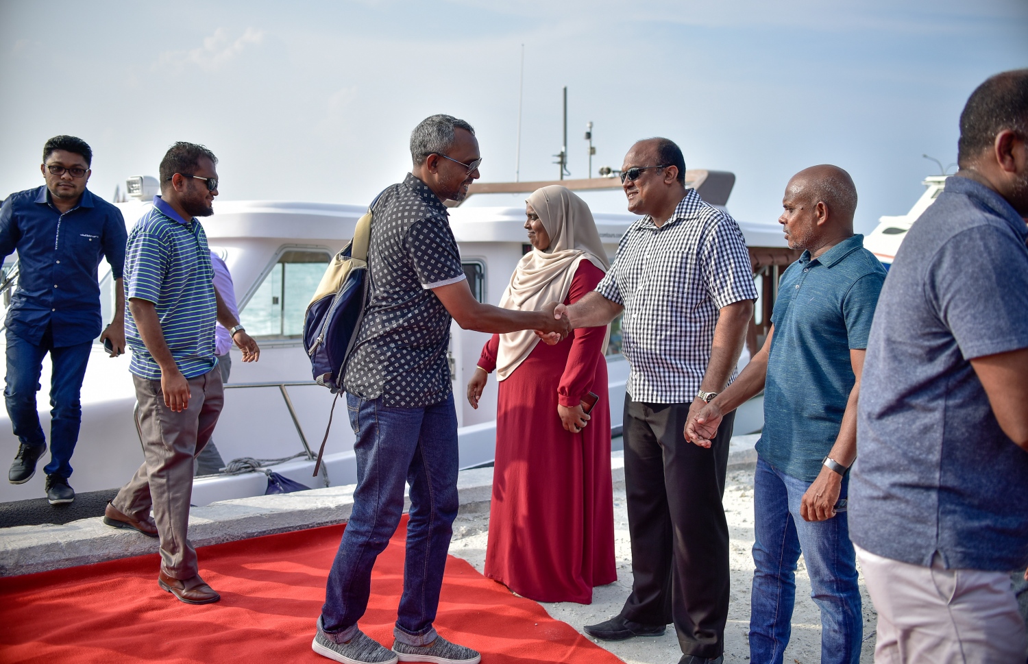 ކ. މާފުށި: ނޮވެމްބަރު 4، 2017- މިހާރު އެވޯޑްސްގެ ފަރާތުން އިންތިޒާމް ކުރި ސްޕޯޓްސް ސްޓާސް ފިއެސްޓާ އަށް ޒިޔާރަތްކުރި، ކުޅިވަރުގެ ބައެއް ތަރިން މި ރަށަށް ދިއުމުން މަރުހަބާ ކިޔަނީ.---މިހާރު ފޮޓޯ