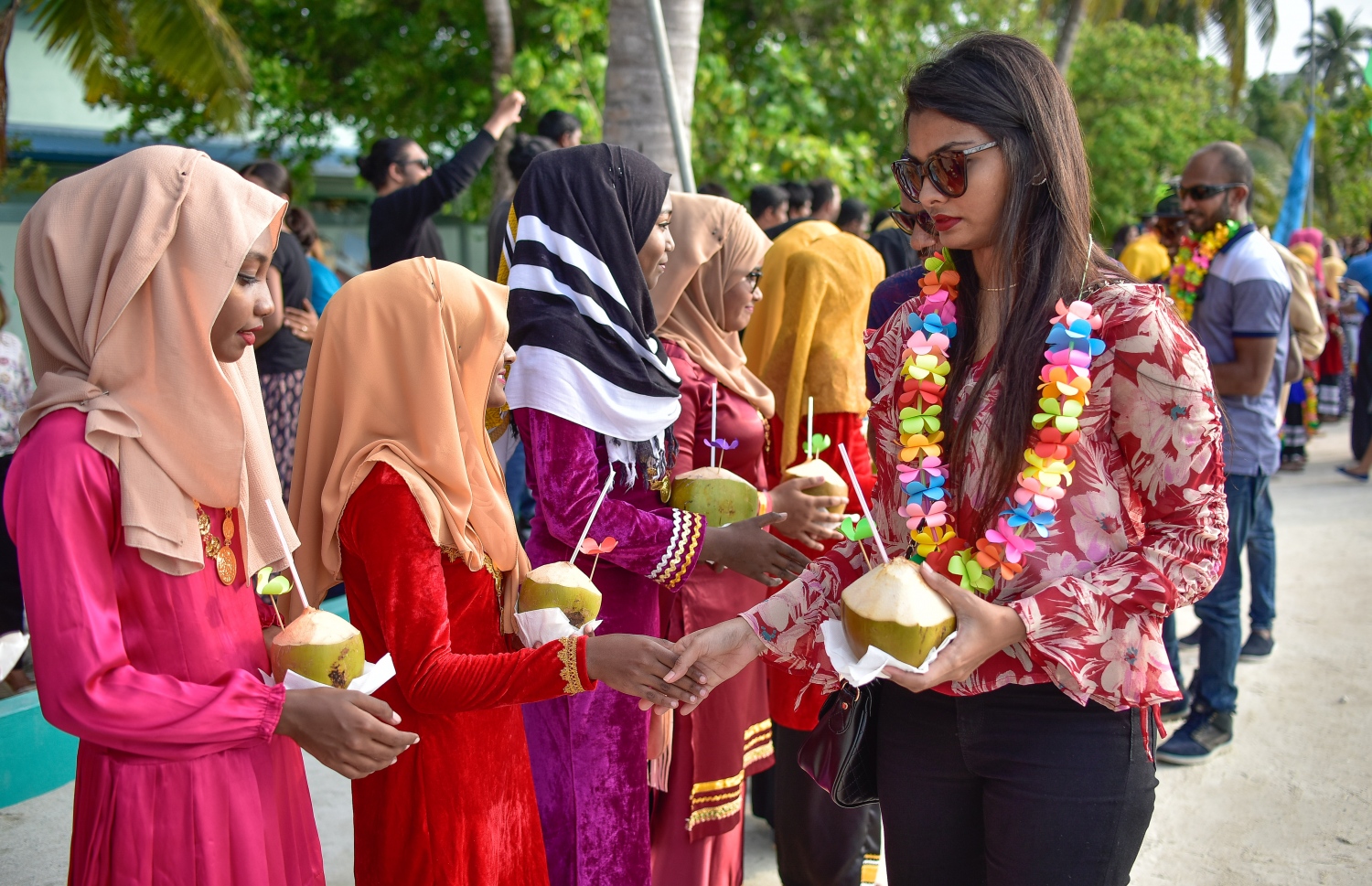 މިހާރު އެވޯޑްސް ސްޕޯޓްސް ސްޓާސް ފިއެސްޓާގެ 2017 އަށް ކ. މާފުށިން ބެޑްމިންޓަން ކުޅުންތެރިޔާ ޝަހުރުނާޒް އަށް މަރުހަބާ ކިޔަނީ. --ފޮޓޯ: ނިޝާން އަލީ/ މިހާރު