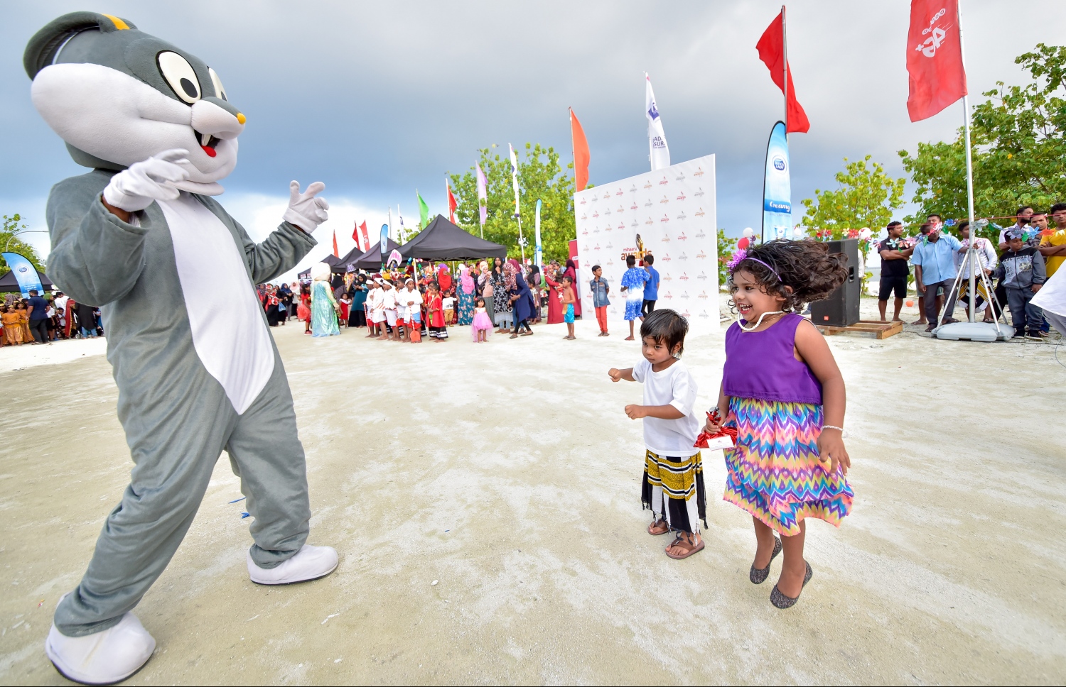 ކ. މާފުށި: ނޮވެމްބަރު 4، 2017- މިހާރު އެވޯޑްސްގެ ފަރާތުން އިންތިޒާމް ކުރި ސްޕޯޓްސް ސްޓާސް ފިއެސްޓާގައި މި ރަށުގެ ބައެއް ކުޑަކުދިން ބައިވެރިވަނީ.---މިހާރު ފޮޓޯ