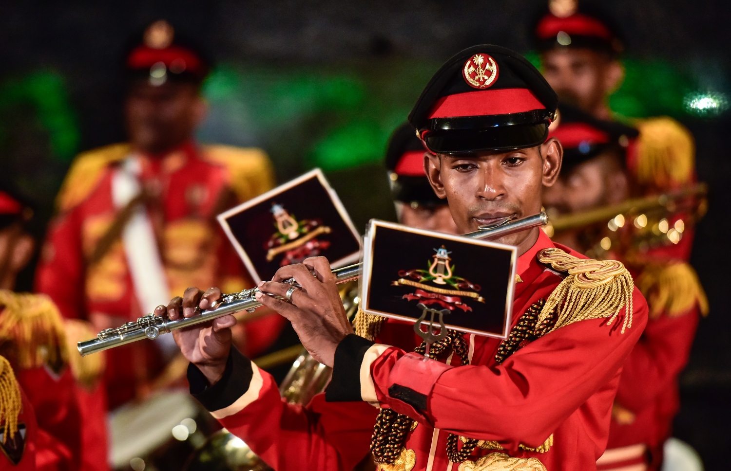 މާލެ: ނޮވެމްބަރު 5، 2017- އެމްއެންޑީއެފް ކޮލެޖް އޮފް ޑިފެންސް އެންޑް ސެކިއުރިޓީ ސްޓަޑީސްގެ ފުރަތަމަ ދަސްވެނިވުމުގެ ރަސްމިއްޔާތުގައި ސިފައިންގެ ބޭންޑުން މިއުޒިކް ކުޅެނީ.---ފޮޓޯ: ހުސެއިން ވަހީދު/މިހާރު