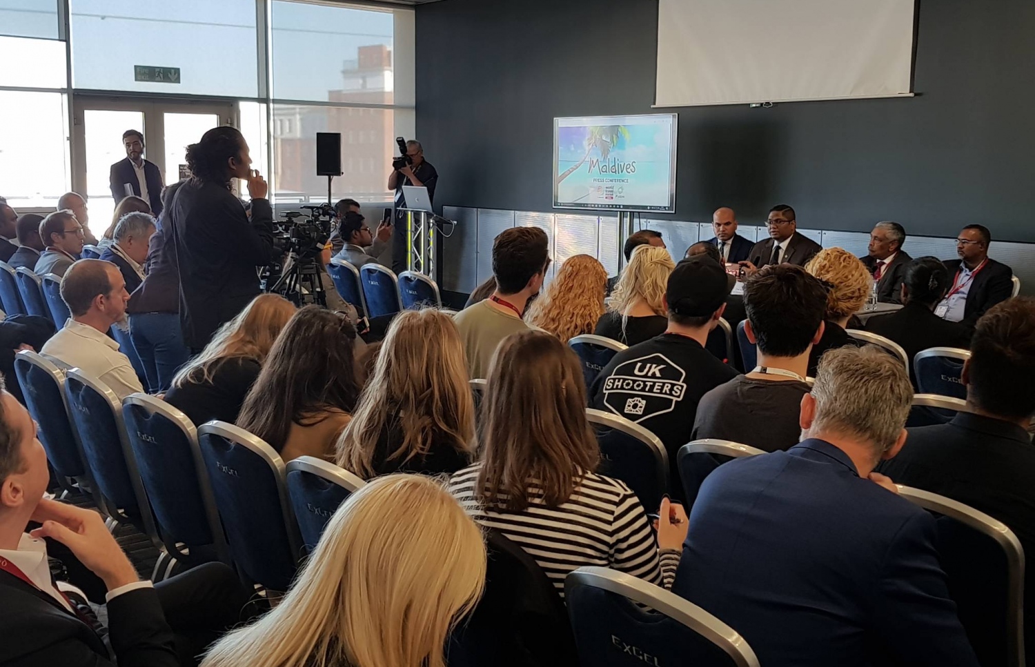 ލަންޑަންގައި މިހާރު ކުރިޔަށްދާ ޑަބްލިއުޓީއެމްގައި ބޭއްވި ނޫސްވެރިންގެ ބައްދަލުވުމުގައި އެޓާނީ ޖެނެރަލް އަނިލް އާއި މަޓީގެ ވައިސް ޗެއާމަން ޗަމްޕާ އަފީފް އާއި ދިވެހި ސަފީރު ޝިފާން ބައިވެރިވެވަޑައިގަންނަވަނީ.